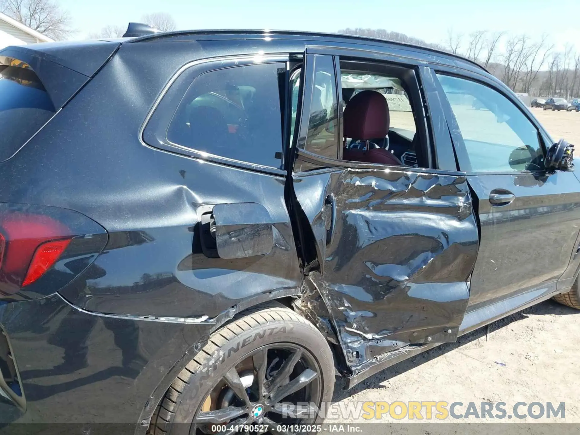 18 Photograph of a damaged car 5UX53DP06P9R54010 BMW X3 2023