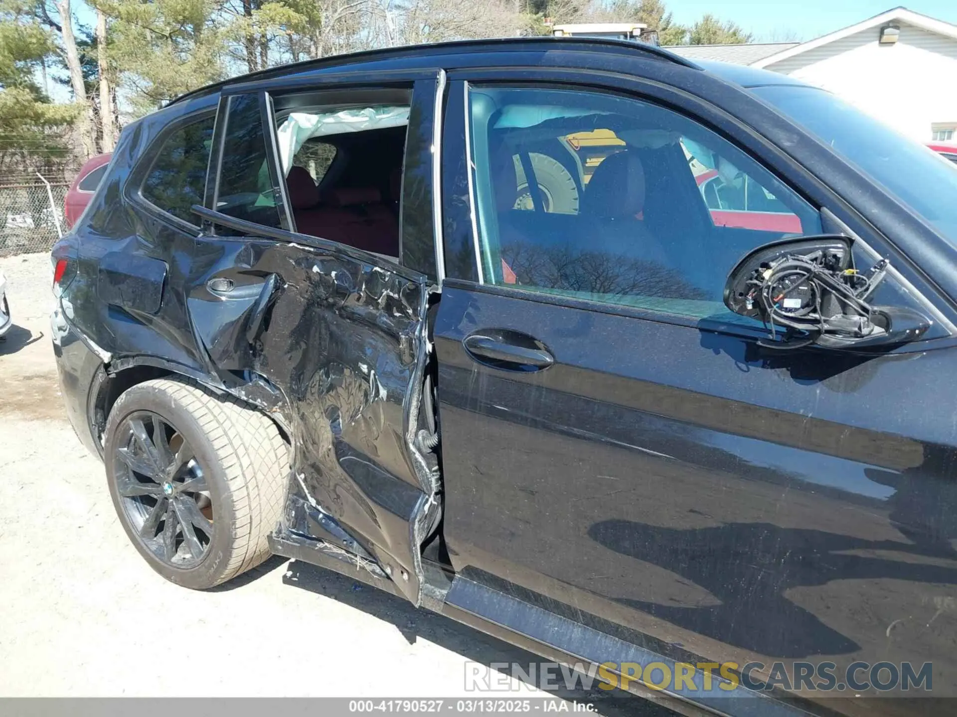 6 Photograph of a damaged car 5UX53DP06P9R54010 BMW X3 2023