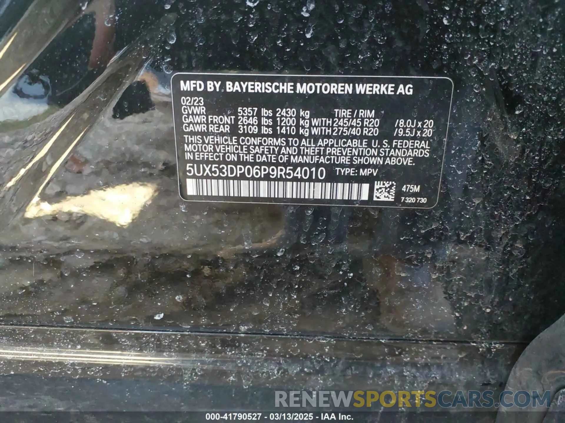 9 Photograph of a damaged car 5UX53DP06P9R54010 BMW X3 2023