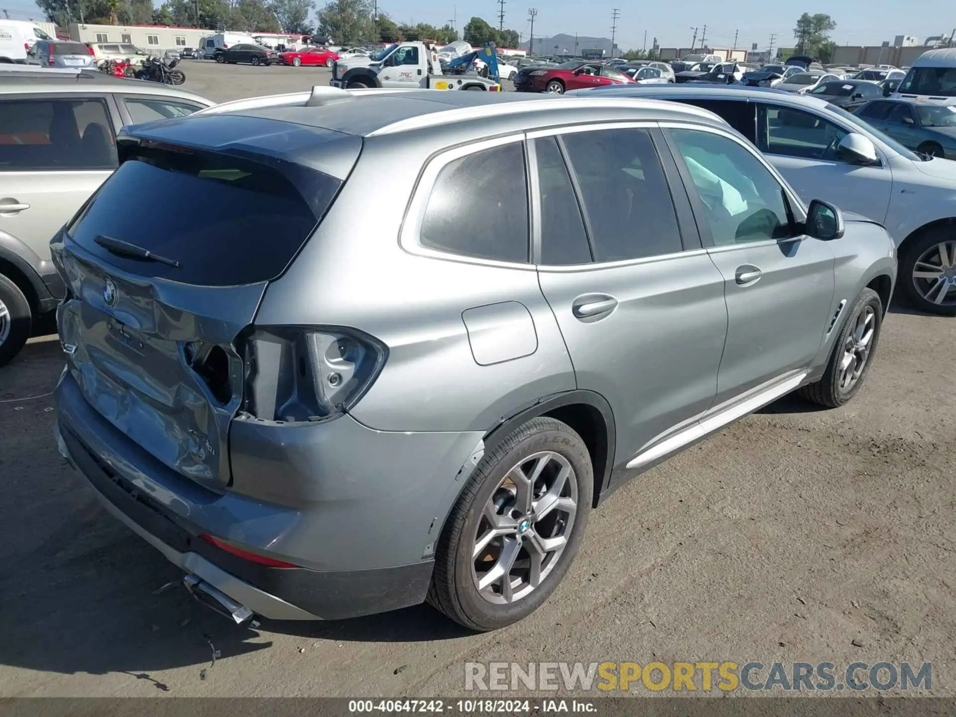 4 Photograph of a damaged car 5UX53DP06P9S97385 BMW X3 2023