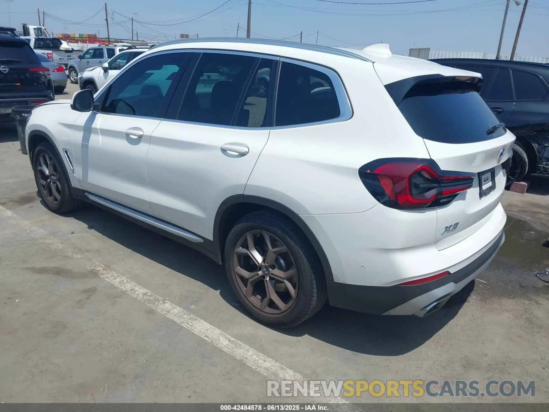 3 Photograph of a damaged car 5UX53DP07P9R97920 BMW X3 2023