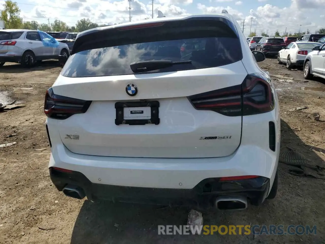 6 Photograph of a damaged car 5UX53DP08P9N94478 BMW X3 2023