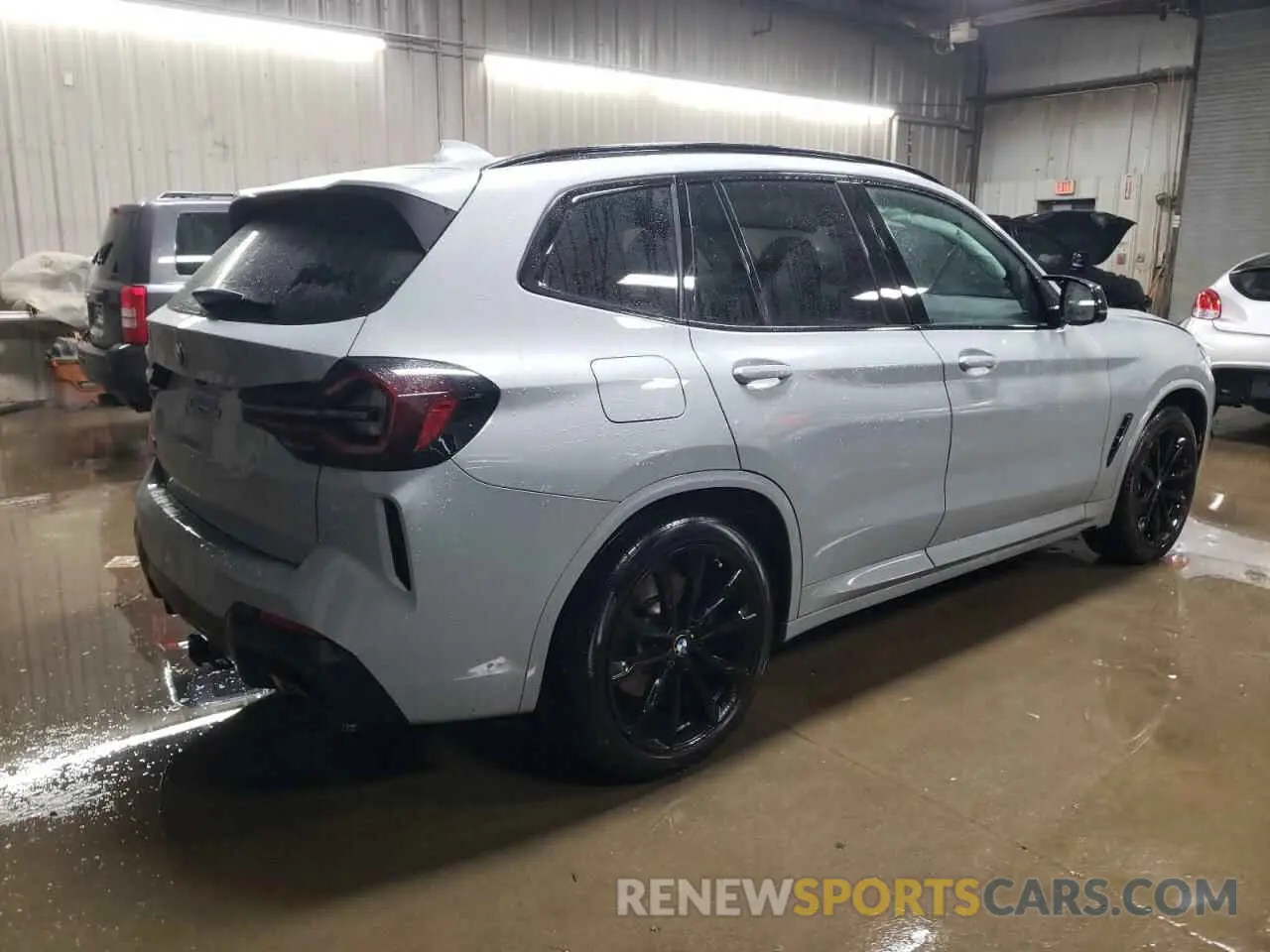 3 Photograph of a damaged car 5UX53DP08P9P40071 BMW X3 2023