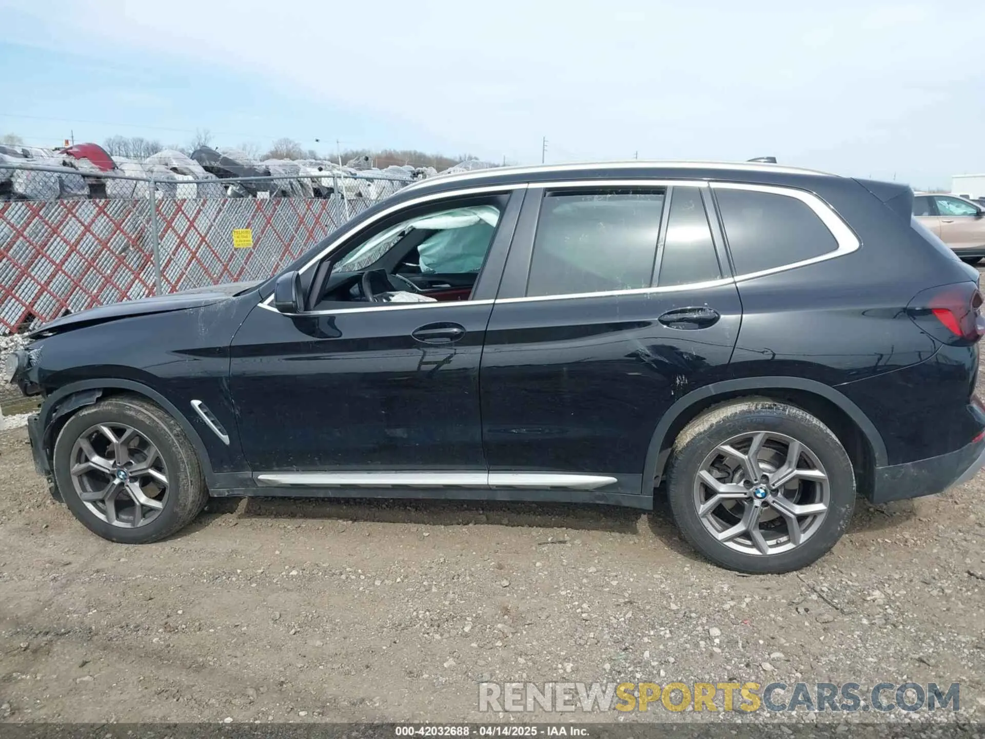 13 Photograph of a damaged car 5UX53DP08P9P74270 BMW X3 2023