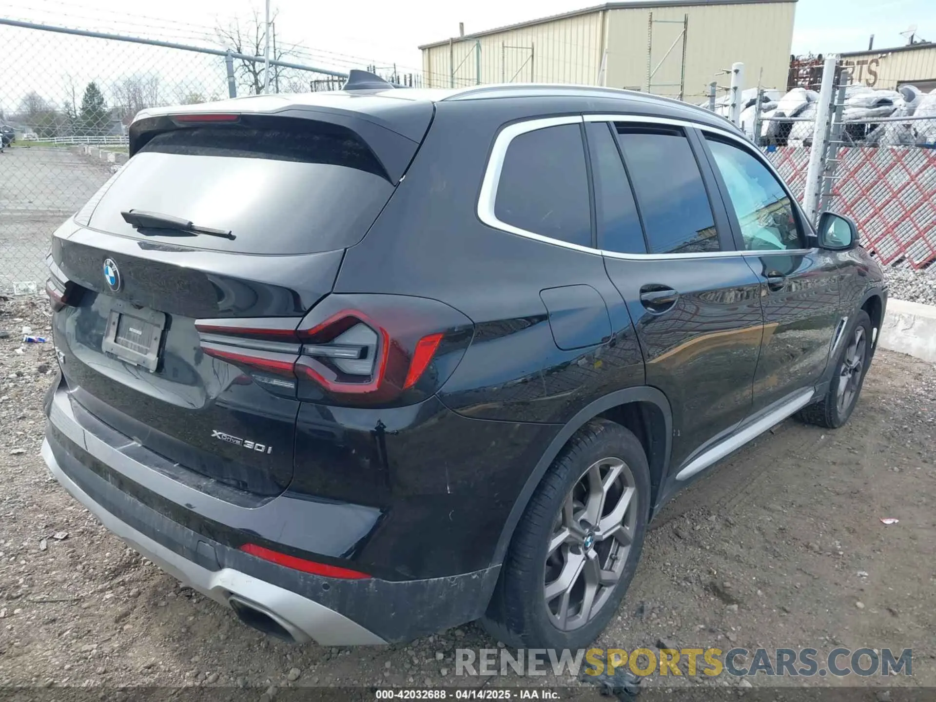 4 Photograph of a damaged car 5UX53DP08P9P74270 BMW X3 2023