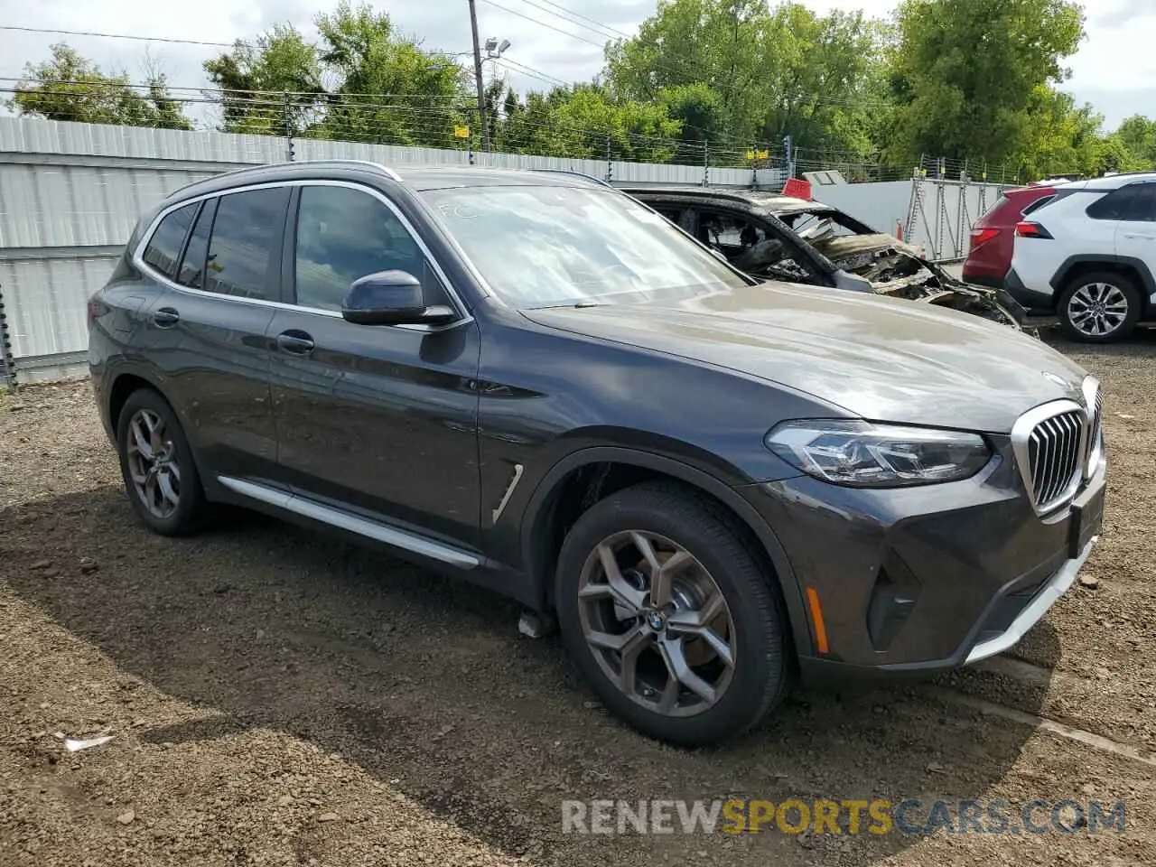4 Photograph of a damaged car 5UX53DP08P9R13541 BMW X3 2023