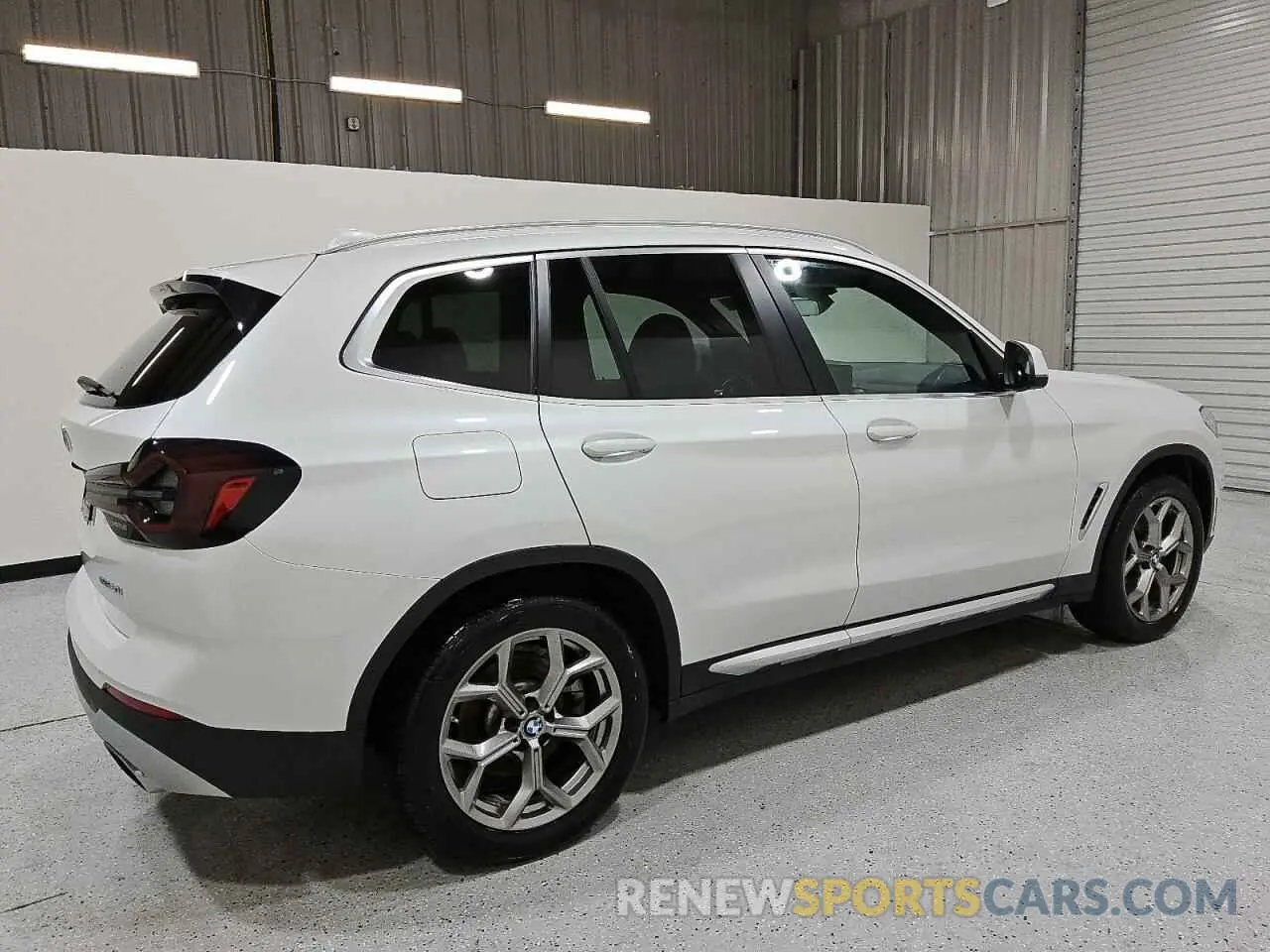 3 Photograph of a damaged car 5UX53DP08P9S79566 BMW X3 2023