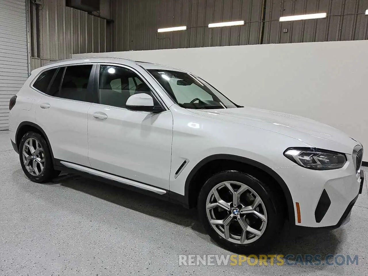 4 Photograph of a damaged car 5UX53DP08P9S79566 BMW X3 2023