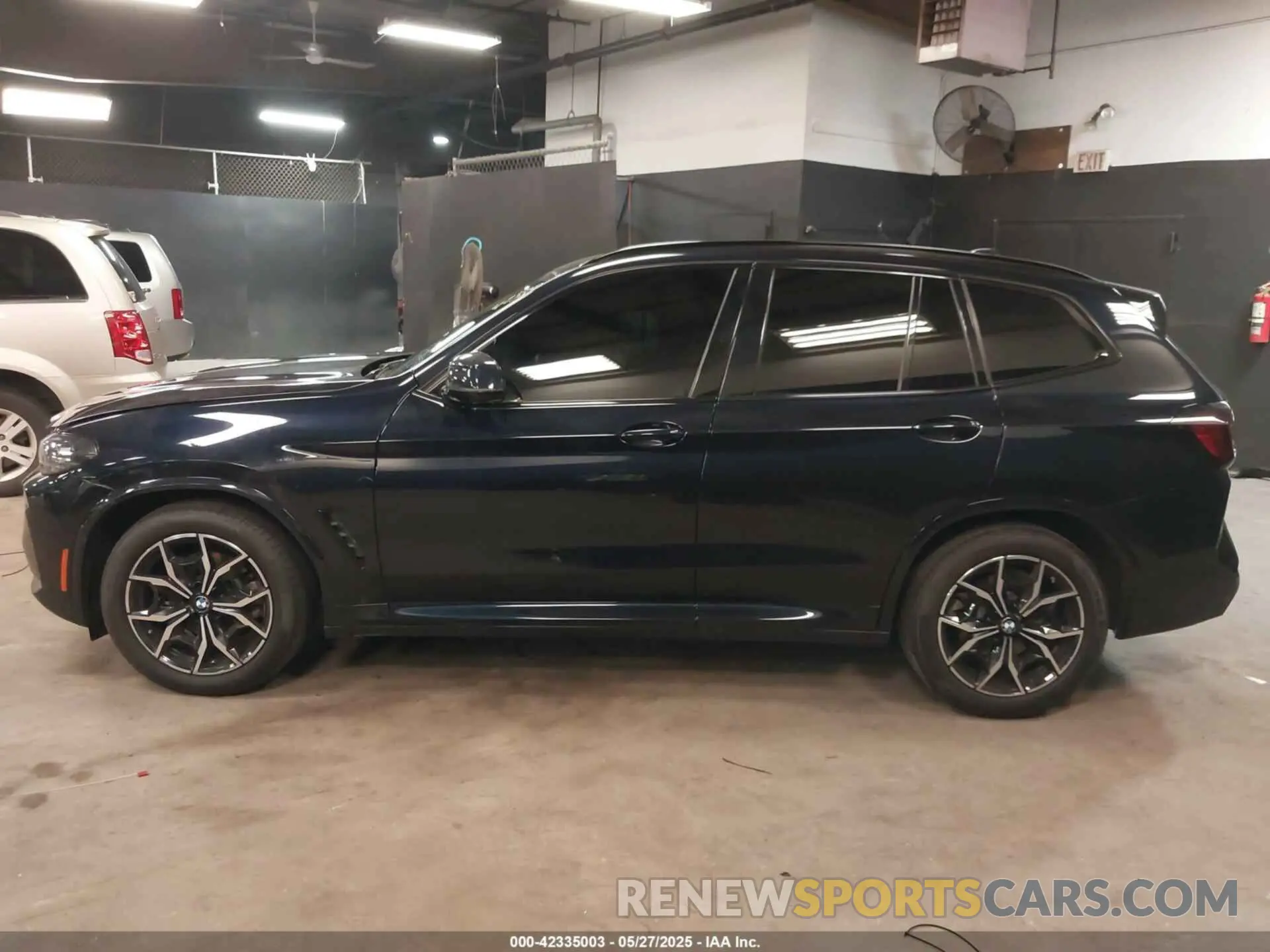 14 Photograph of a damaged car 5UX53DP09P9R15217 BMW X3 2023