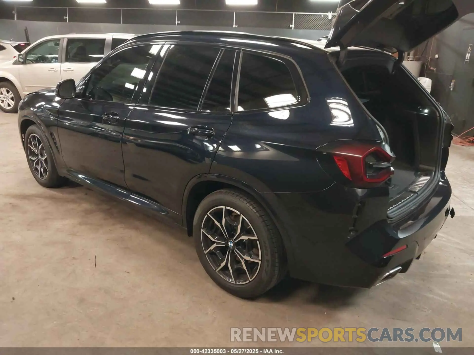 3 Photograph of a damaged car 5UX53DP09P9R15217 BMW X3 2023