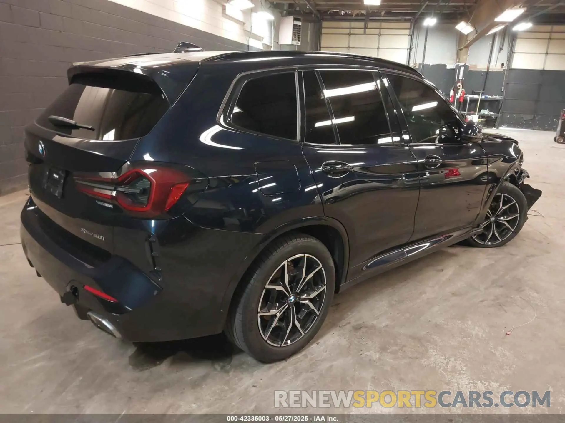 4 Photograph of a damaged car 5UX53DP09P9R15217 BMW X3 2023
