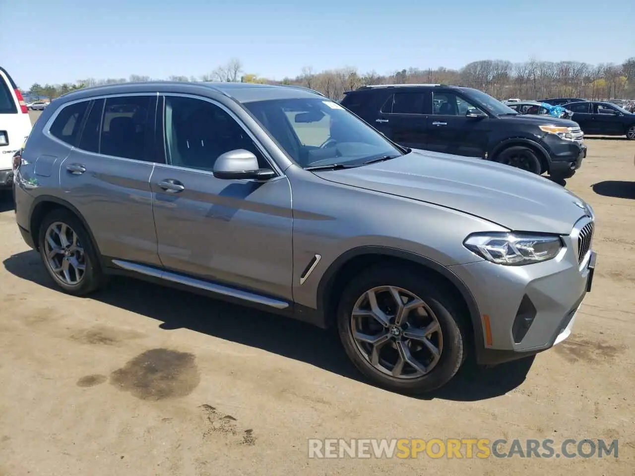 4 Photograph of a damaged car 5UX53DP0XP9R66015 BMW X3 2023