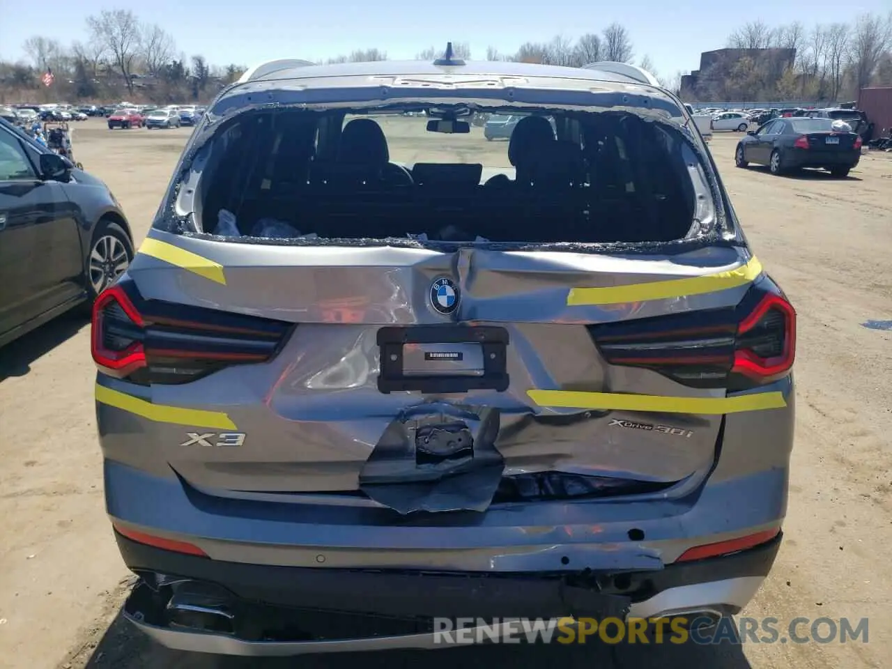 6 Photograph of a damaged car 5UX53DP0XP9R66015 BMW X3 2023