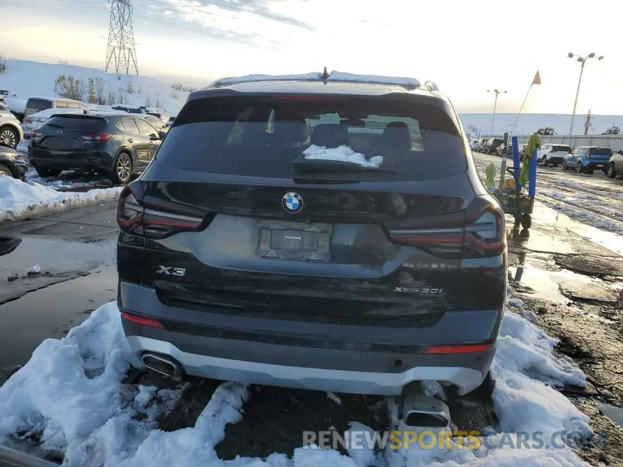 6 Photograph of a damaged car 5UX53DP0XP9S73770 BMW X3 2023