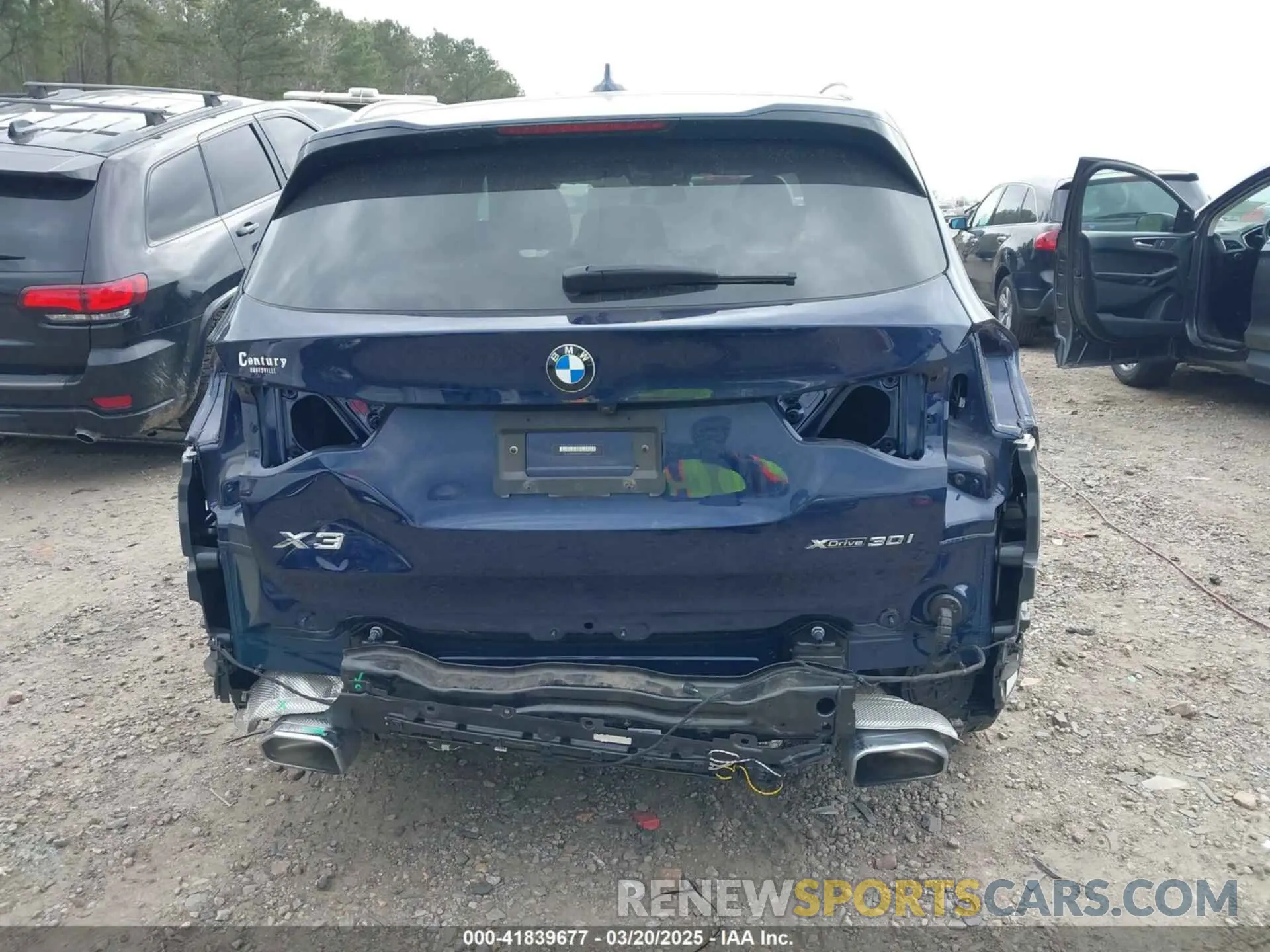 17 Photograph of a damaged car 5UX53DP0XP9T01583 BMW X3 2023