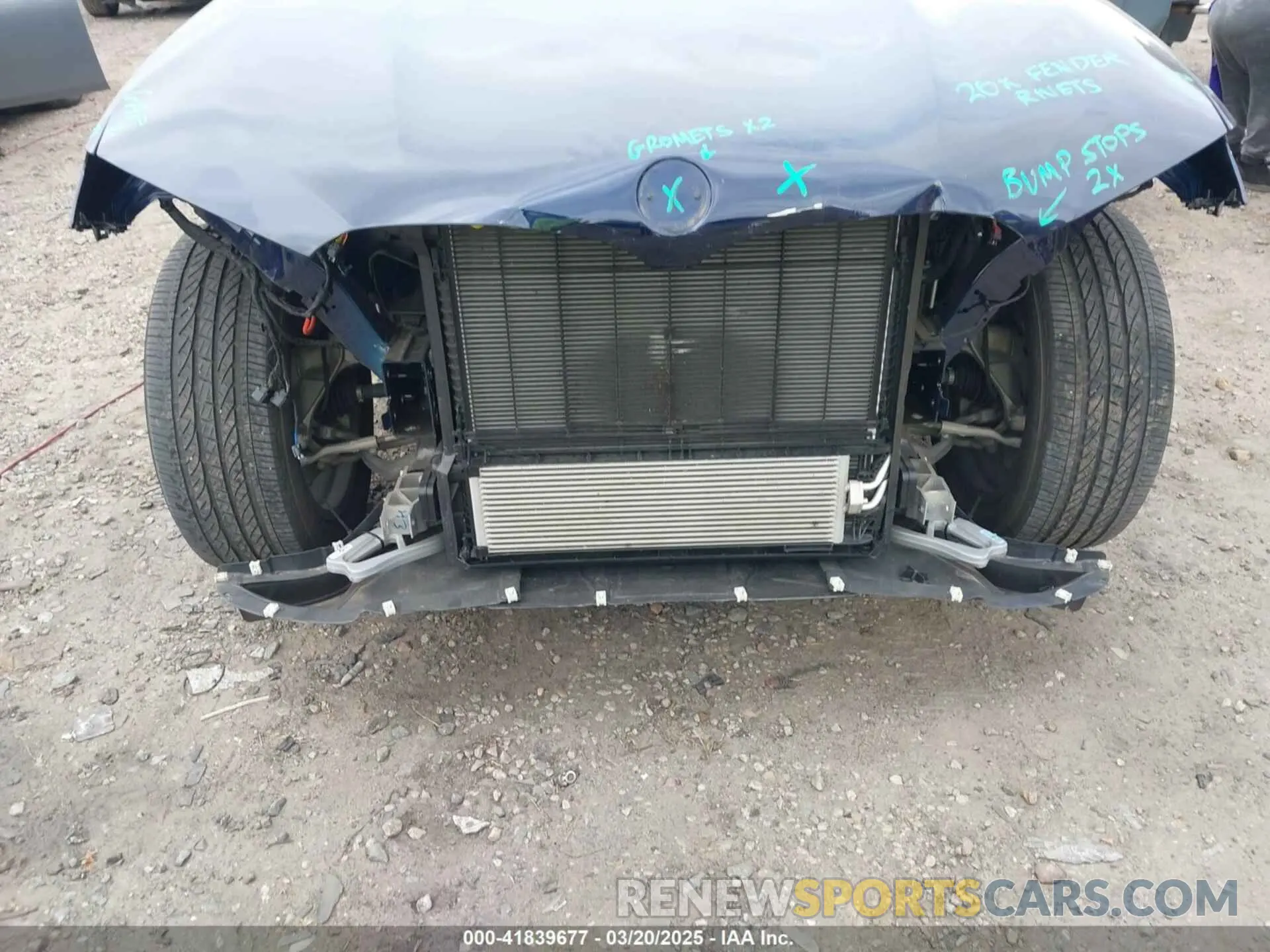 6 Photograph of a damaged car 5UX53DP0XP9T01583 BMW X3 2023