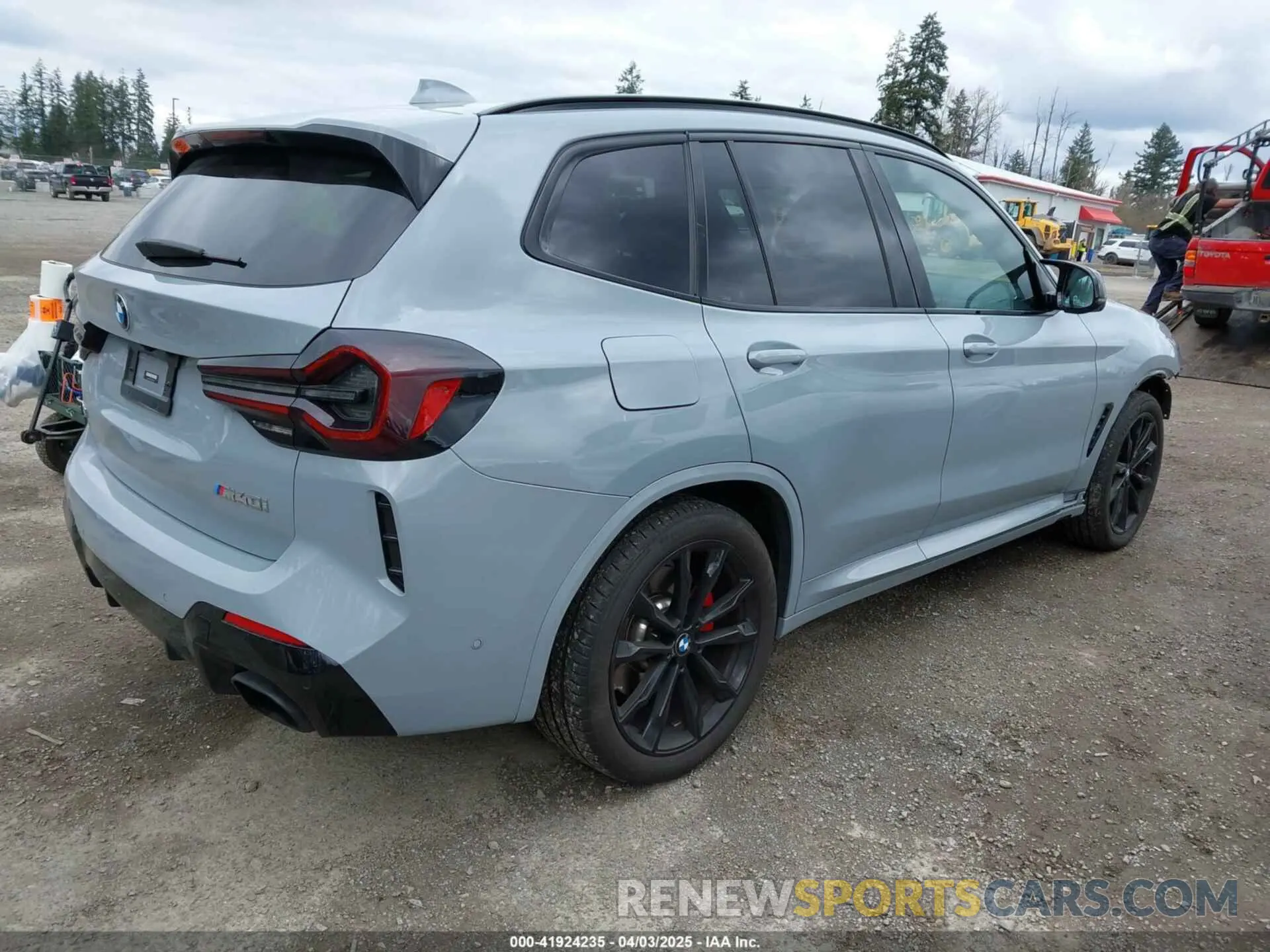 4 Photograph of a damaged car 5UX83DP00P9R87761 BMW X3 2023