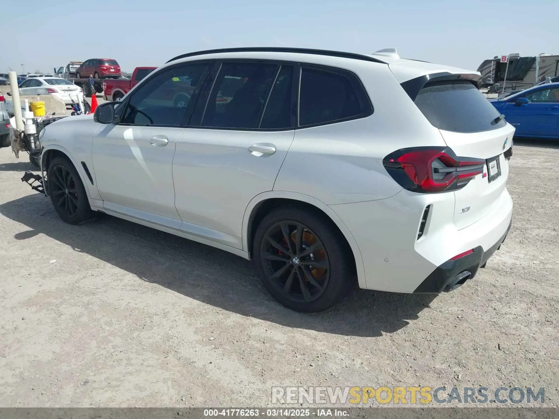 3 Photograph of a damaged car 5UX83DP02P9T16057 BMW X3 2023