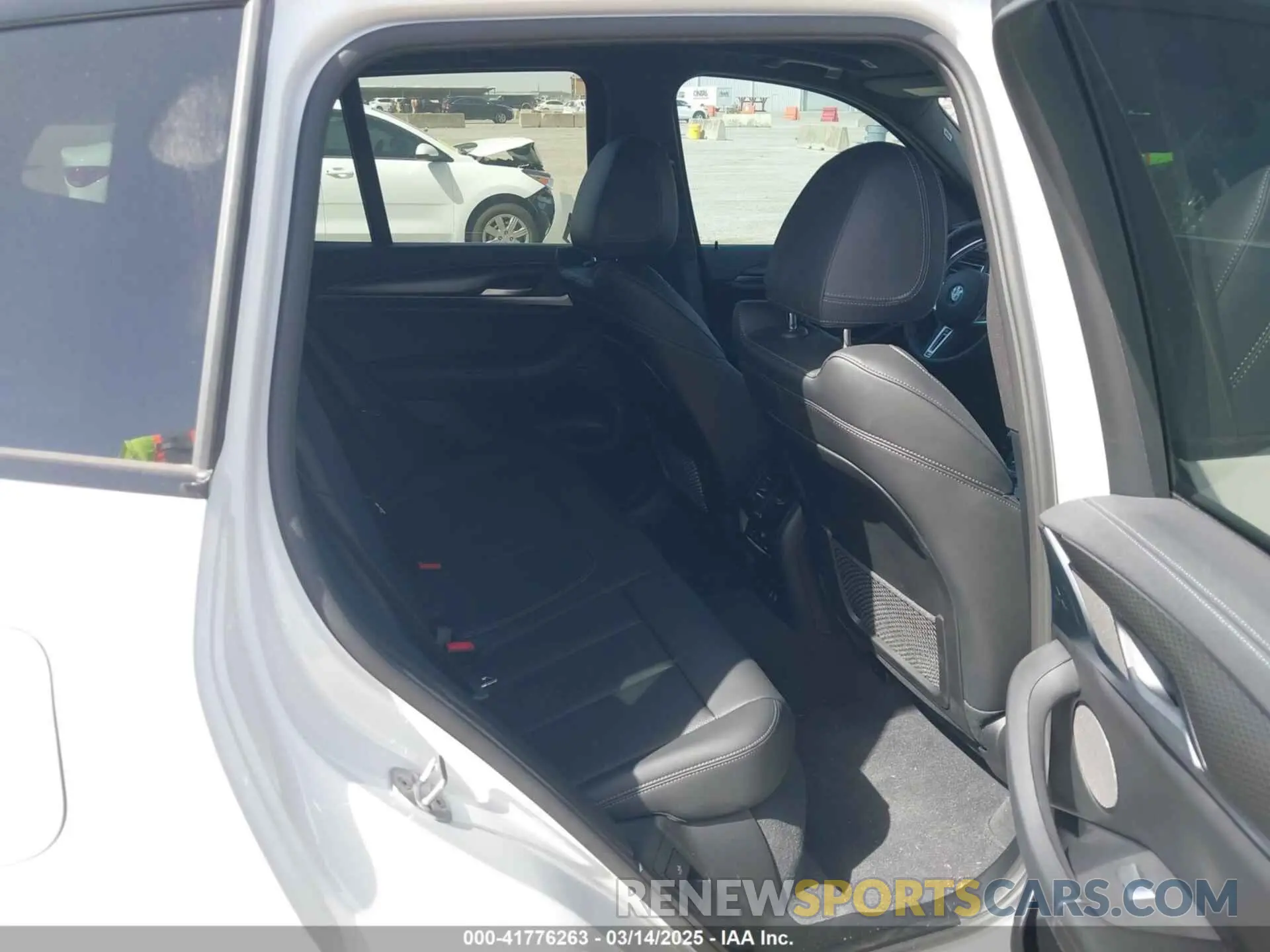 8 Photograph of a damaged car 5UX83DP02P9T16057 BMW X3 2023
