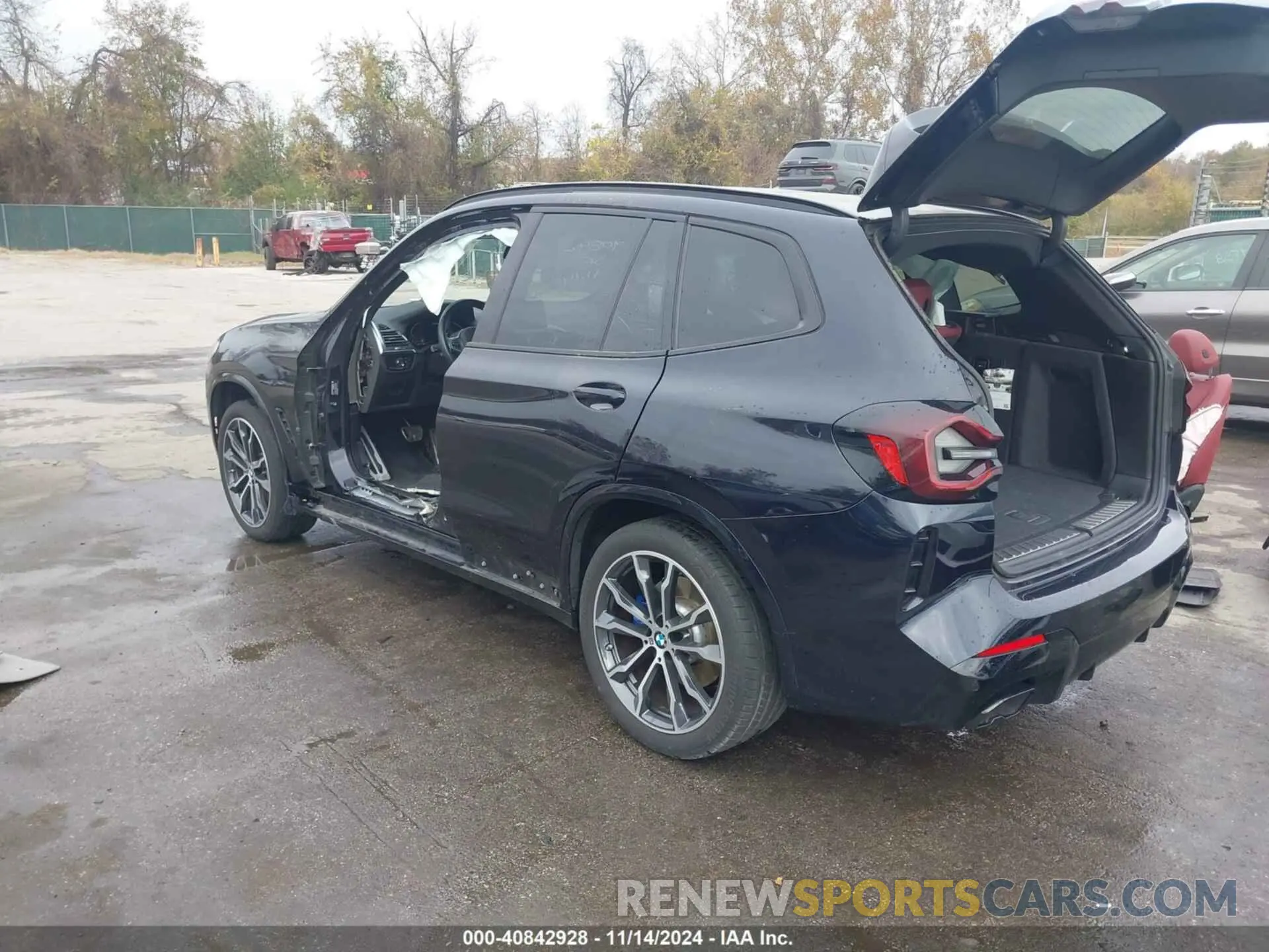3 Photograph of a damaged car 5UX83DP07P9P81076 BMW X3 2023