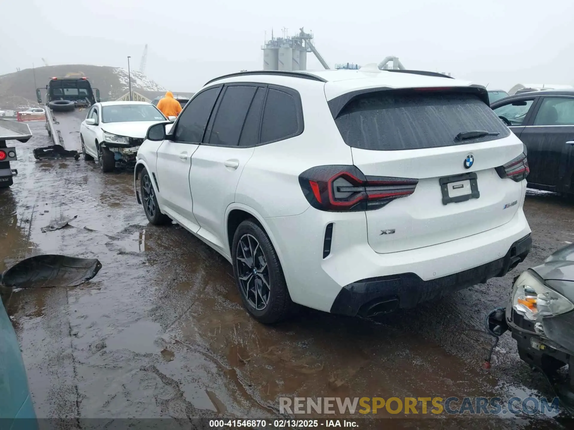3 Photograph of a damaged car 5UX83DP07P9S24703 BMW X3 2023