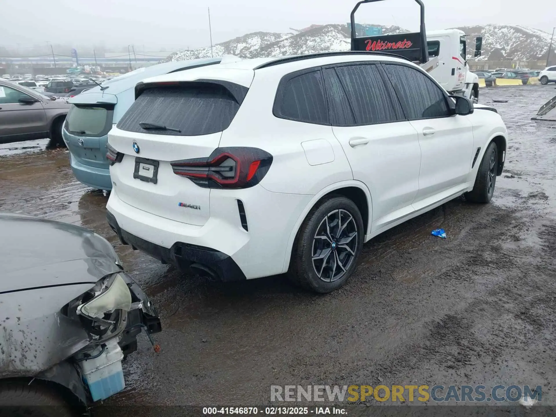 4 Photograph of a damaged car 5UX83DP07P9S24703 BMW X3 2023