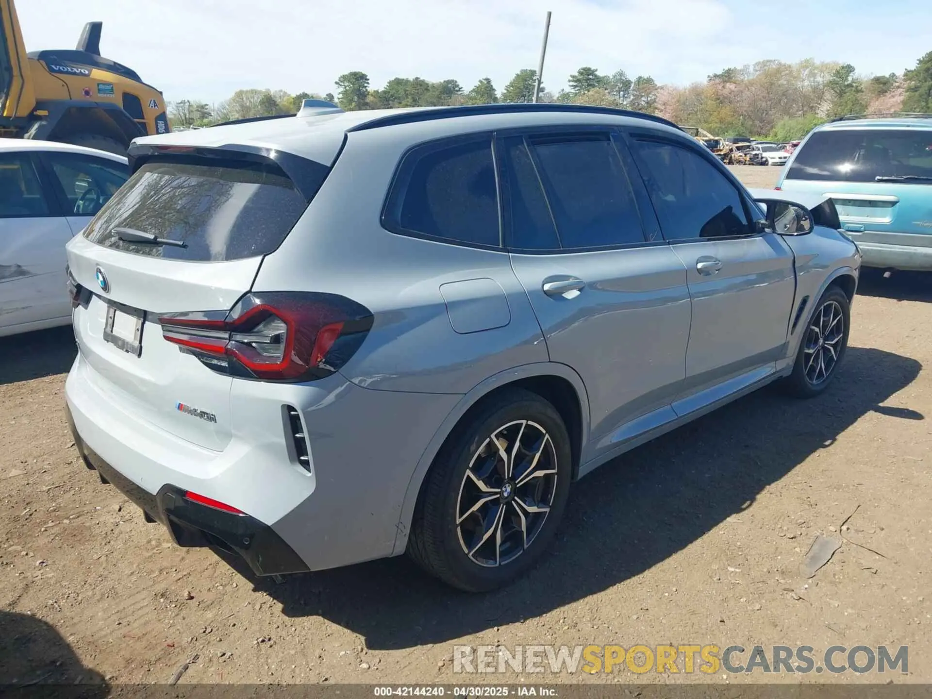 4 Photograph of a damaged car 5UX83DP07P9T22873 BMW X3 2023
