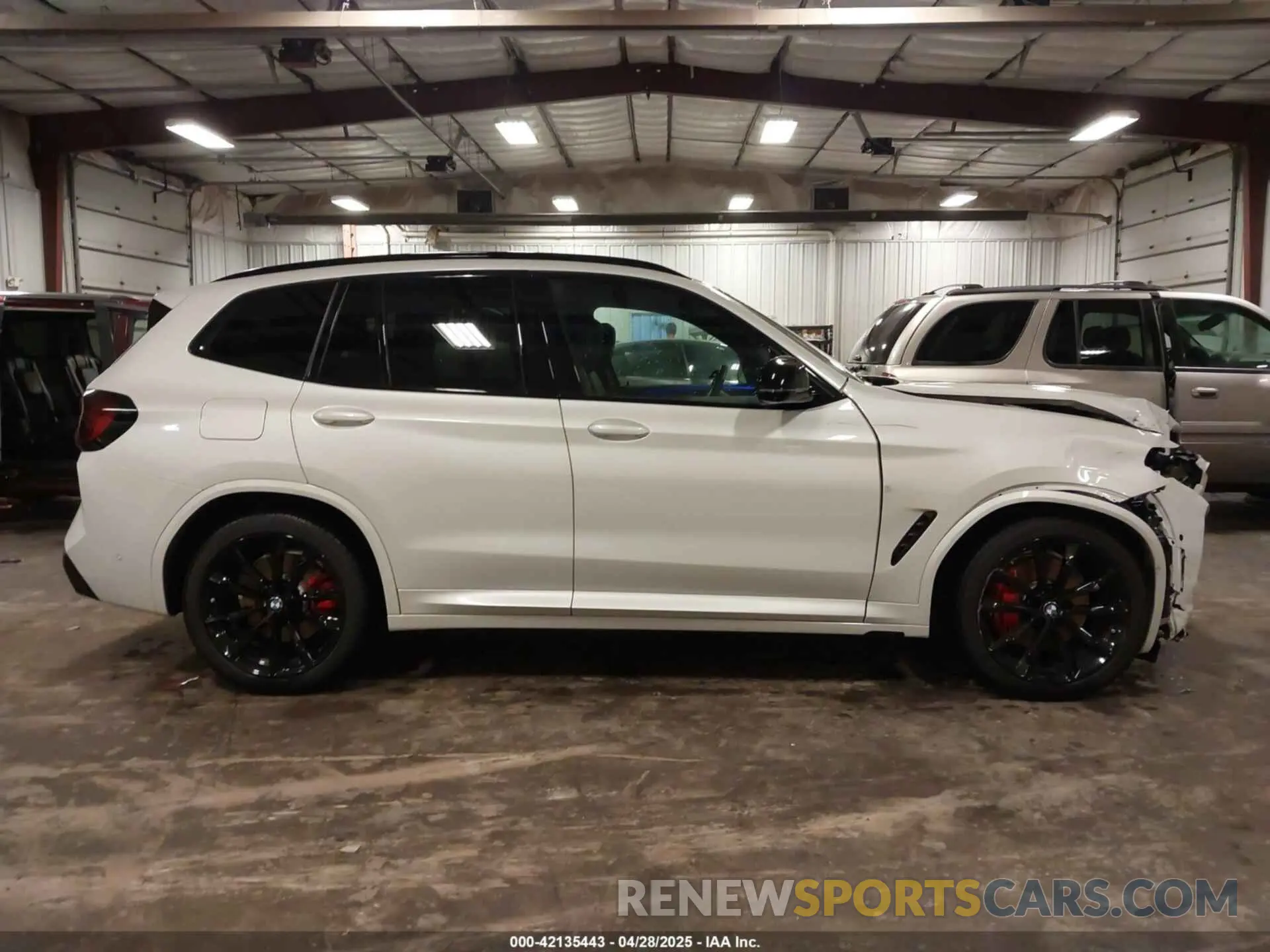 14 Photograph of a damaged car 5UX83DP0XP9T33821 BMW X3 2023