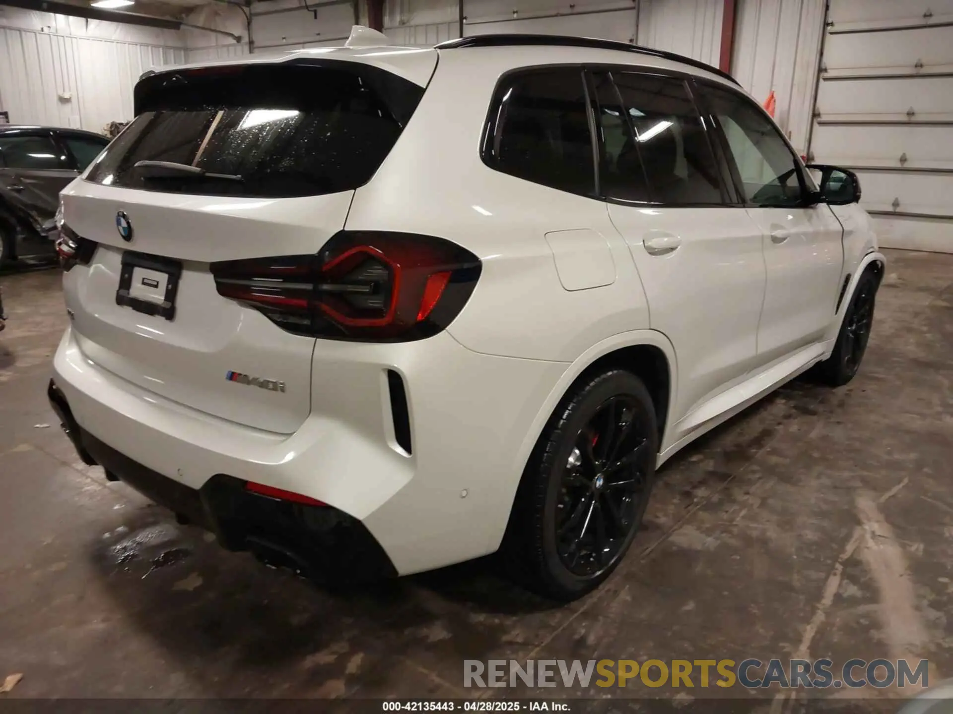 4 Photograph of a damaged car 5UX83DP0XP9T33821 BMW X3 2023