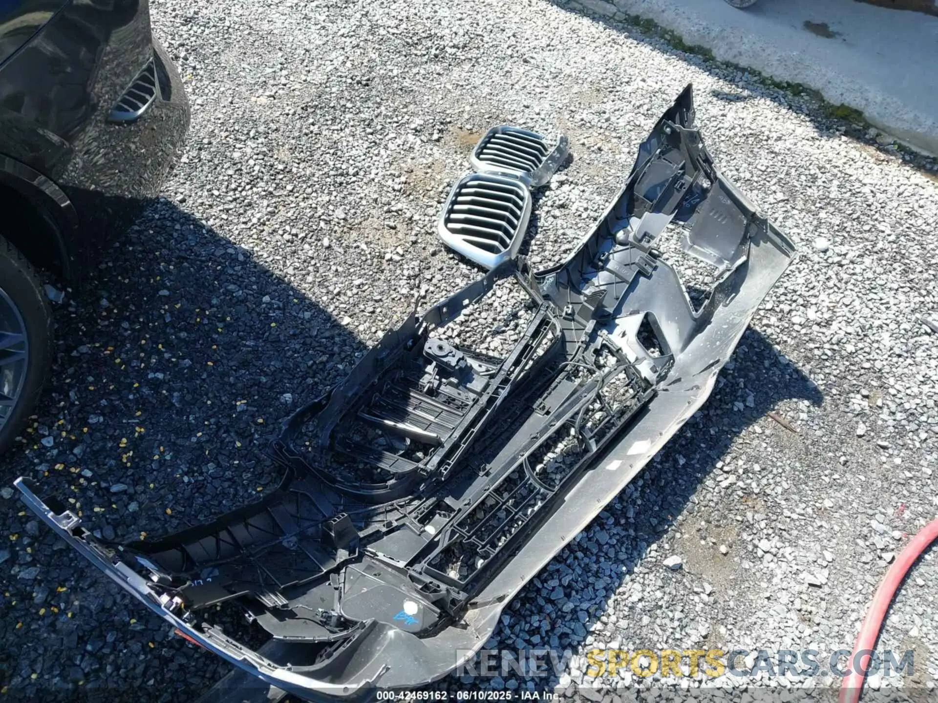 12 Photograph of a damaged car WBX57DP02PN240830 BMW X3 2023