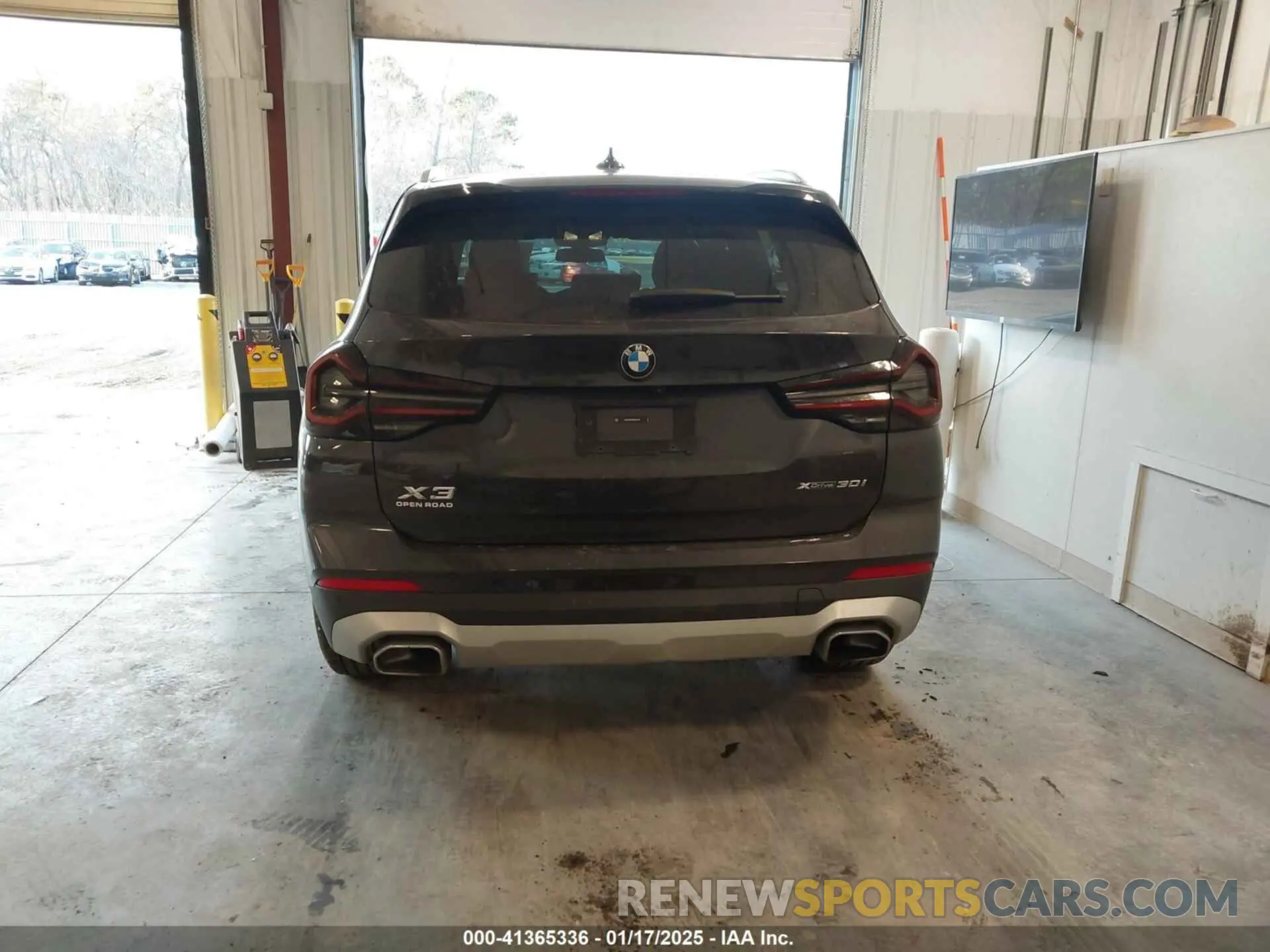 17 Photograph of a damaged car WBX57DP0XPN241868 BMW X3 2023