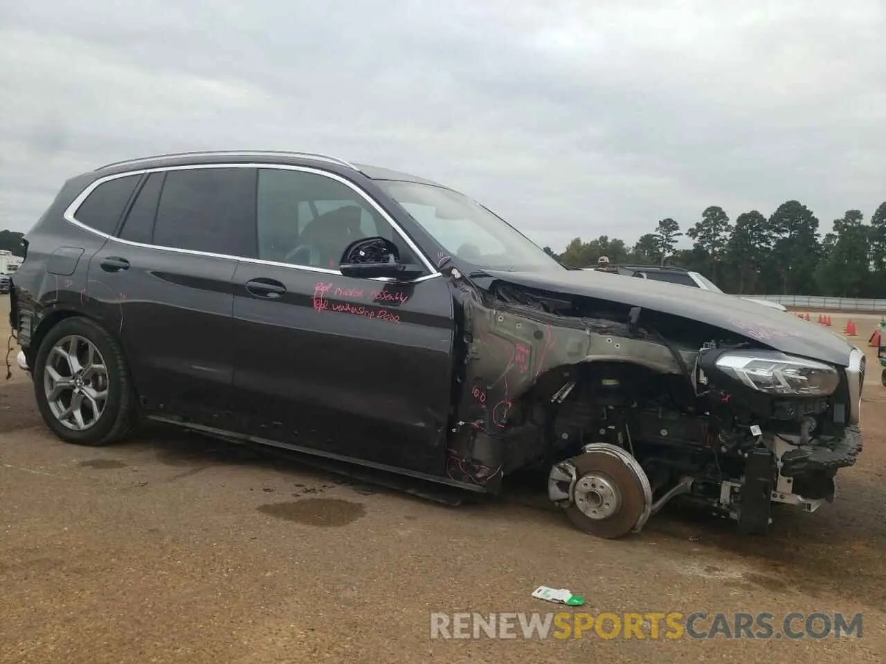 4 Photograph of a damaged car 5UX43DP00R9V01905 BMW X3 2024