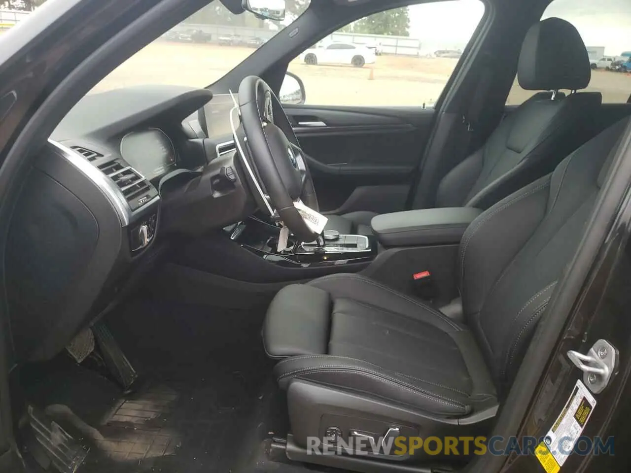 7 Photograph of a damaged car 5UX43DP00R9V01905 BMW X3 2024