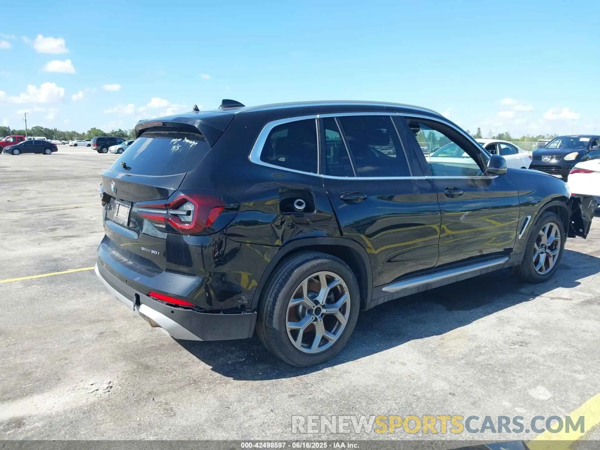 4 Photograph of a damaged car 5UX43DP00R9V04173 BMW X3 2024