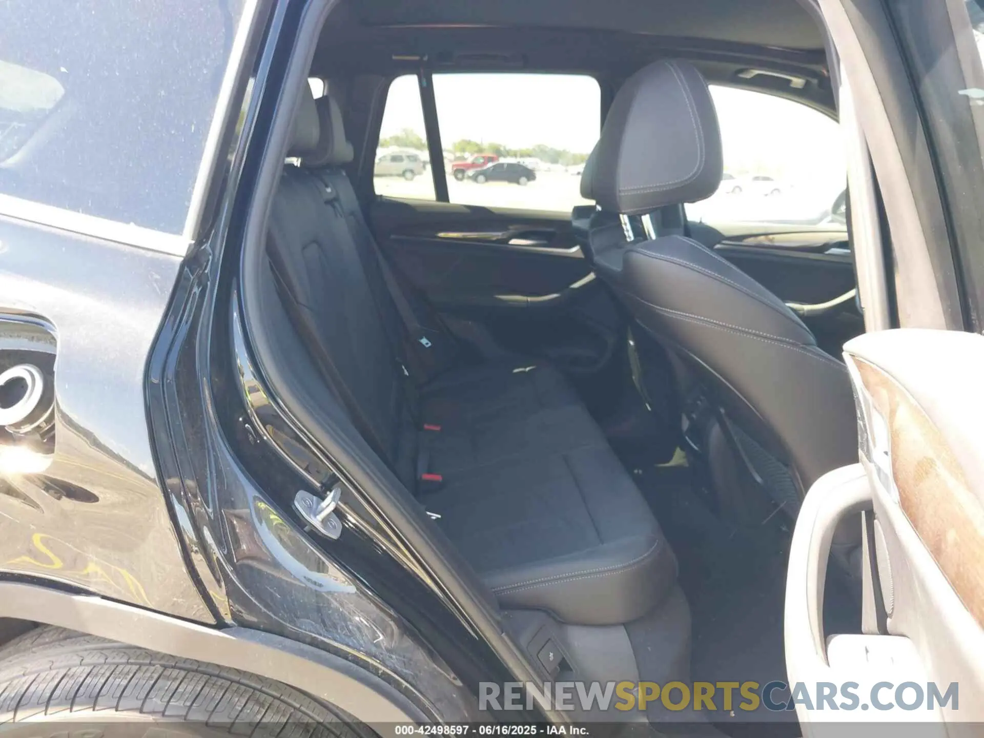 8 Photograph of a damaged car 5UX43DP00R9V04173 BMW X3 2024