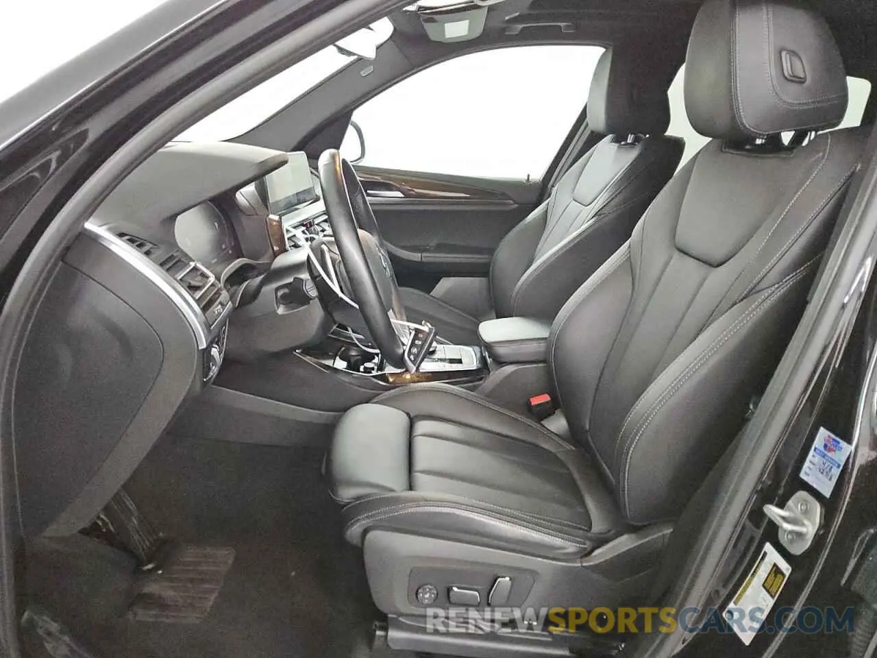7 Photograph of a damaged car 5UX43DP00R9V06246 BMW X3 2024