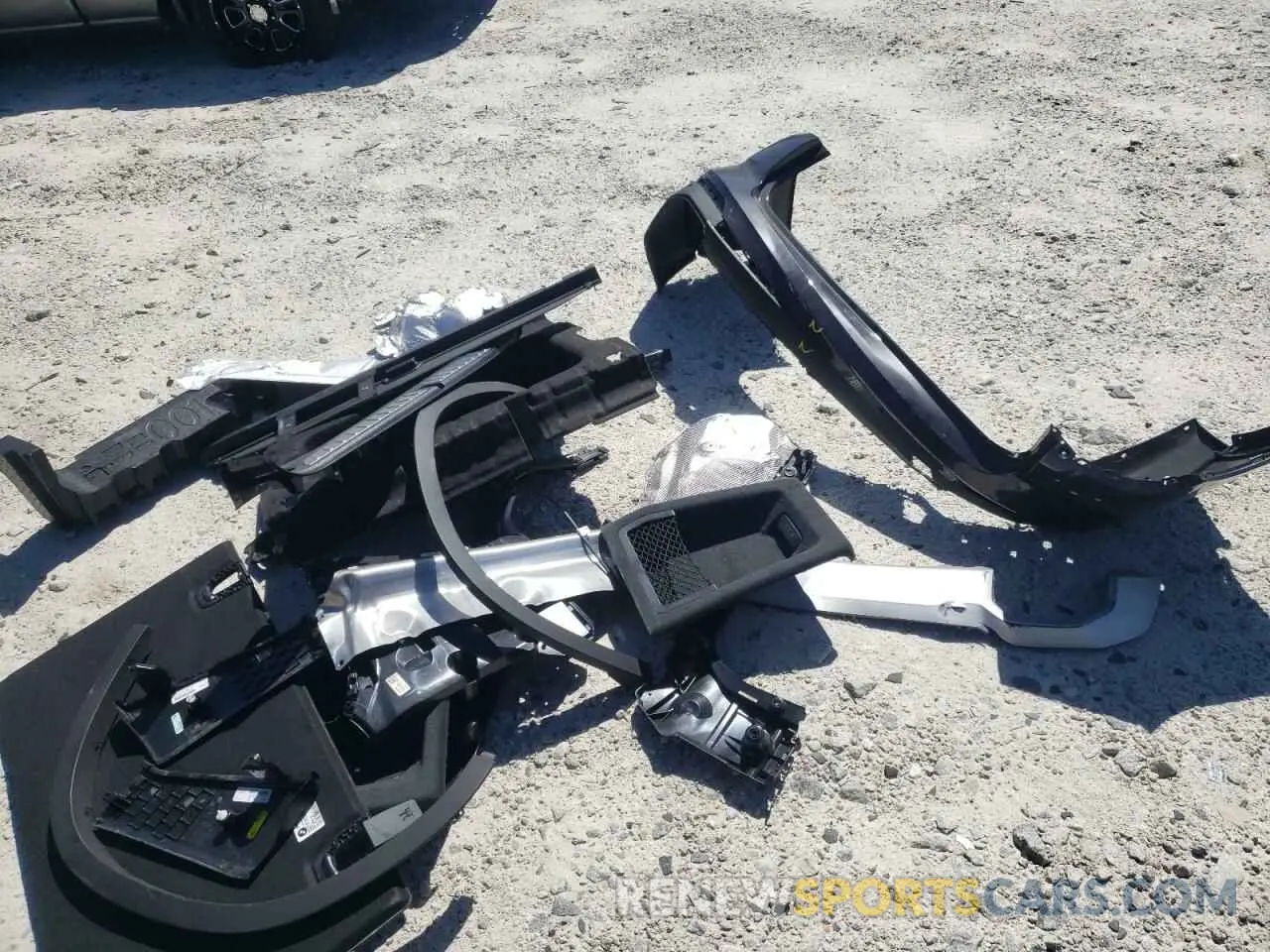 13 Photograph of a damaged car 5UX43DP00R9X47322 BMW X3 2024
