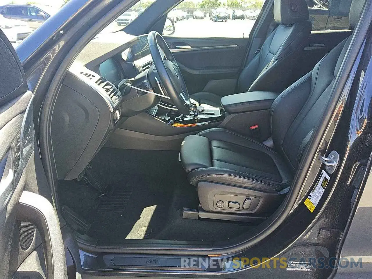 7 Photograph of a damaged car 5UX43DP01R9U67750 BMW X3 2024