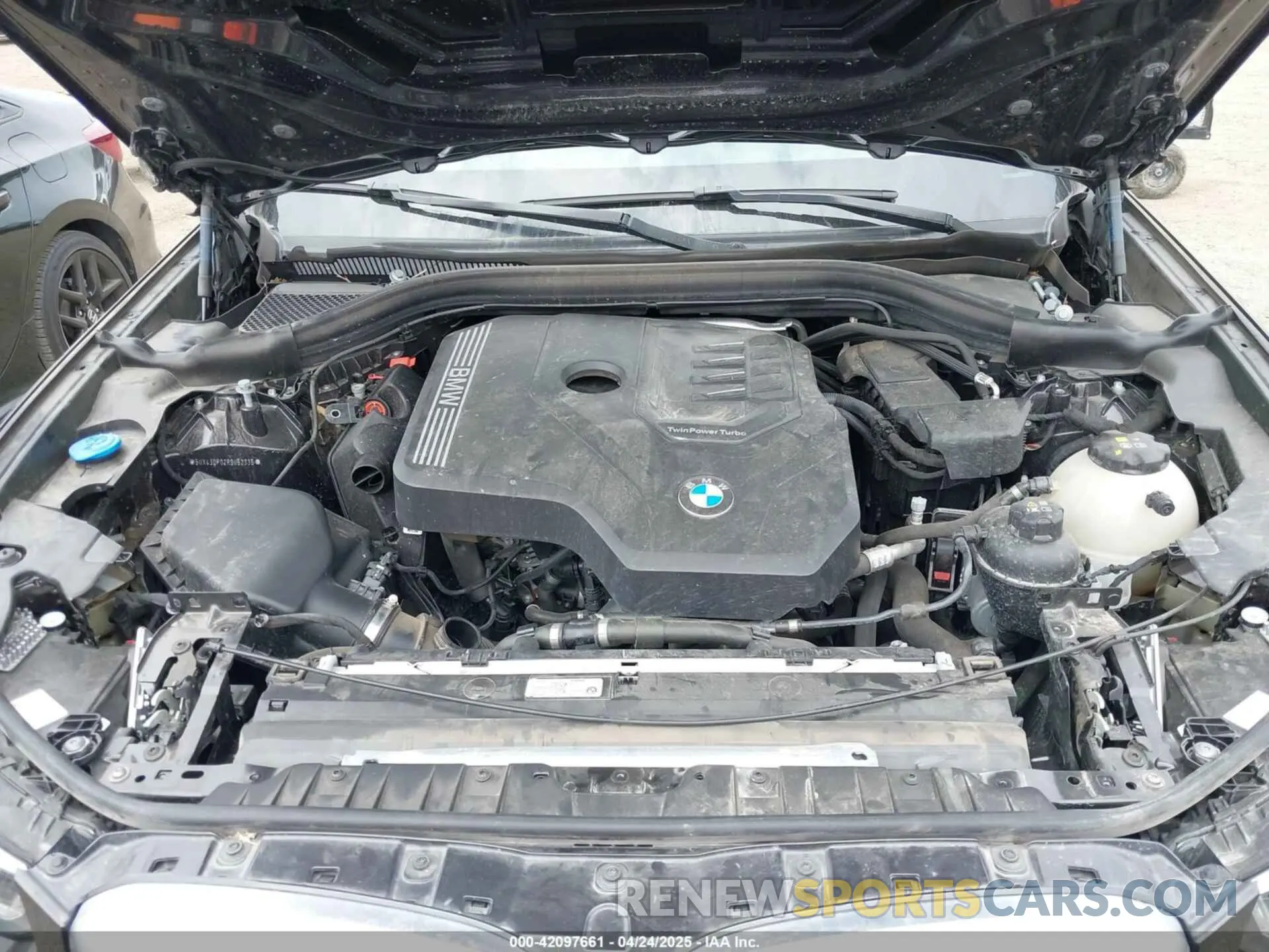 10 Photograph of a damaged car 5UX43DP02R9U52335 BMW X3 2024
