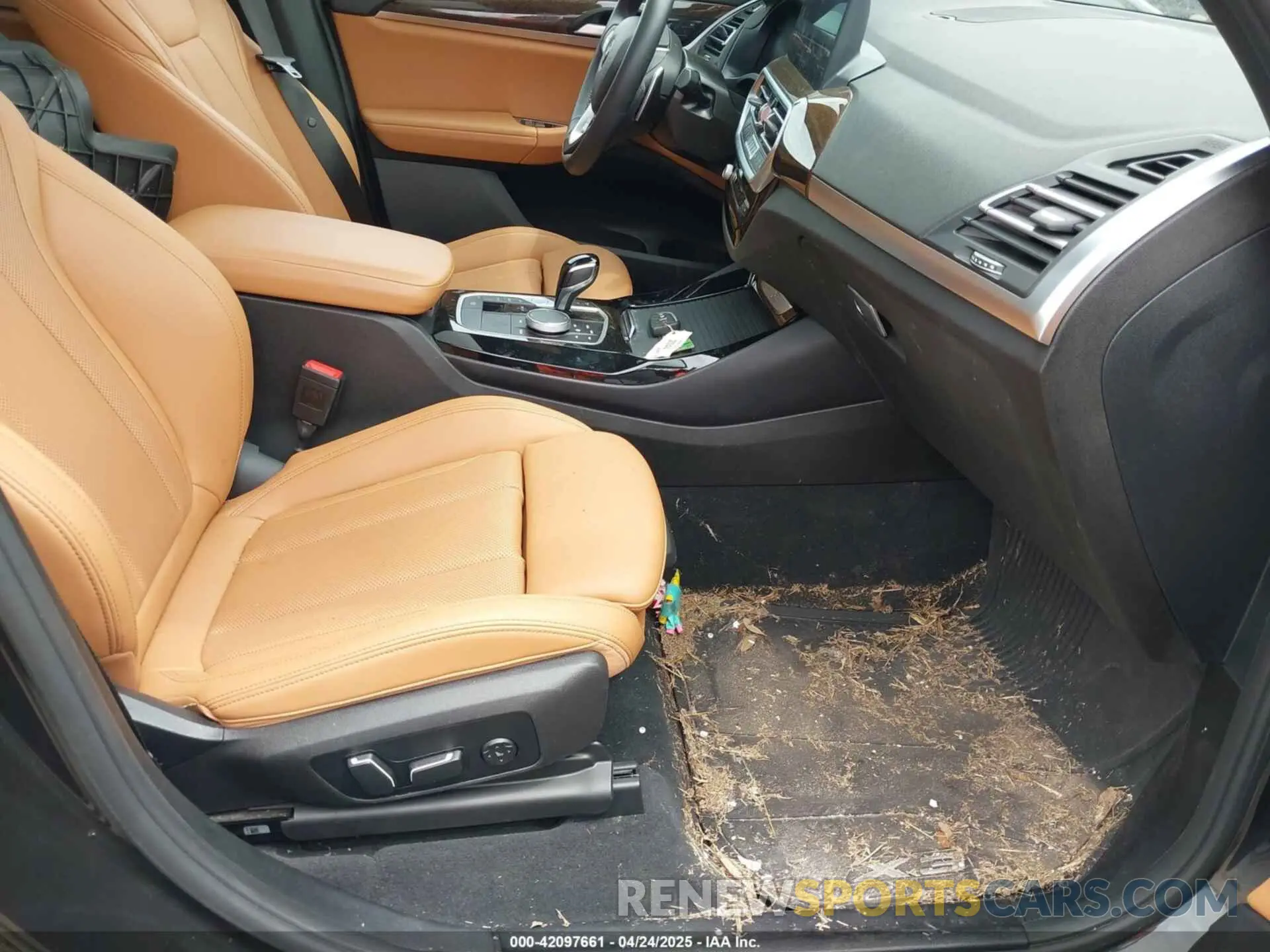 5 Photograph of a damaged car 5UX43DP02R9U52335 BMW X3 2024