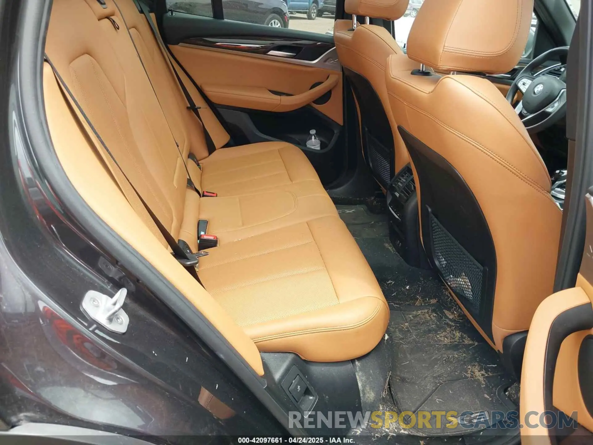 8 Photograph of a damaged car 5UX43DP02R9U52335 BMW X3 2024