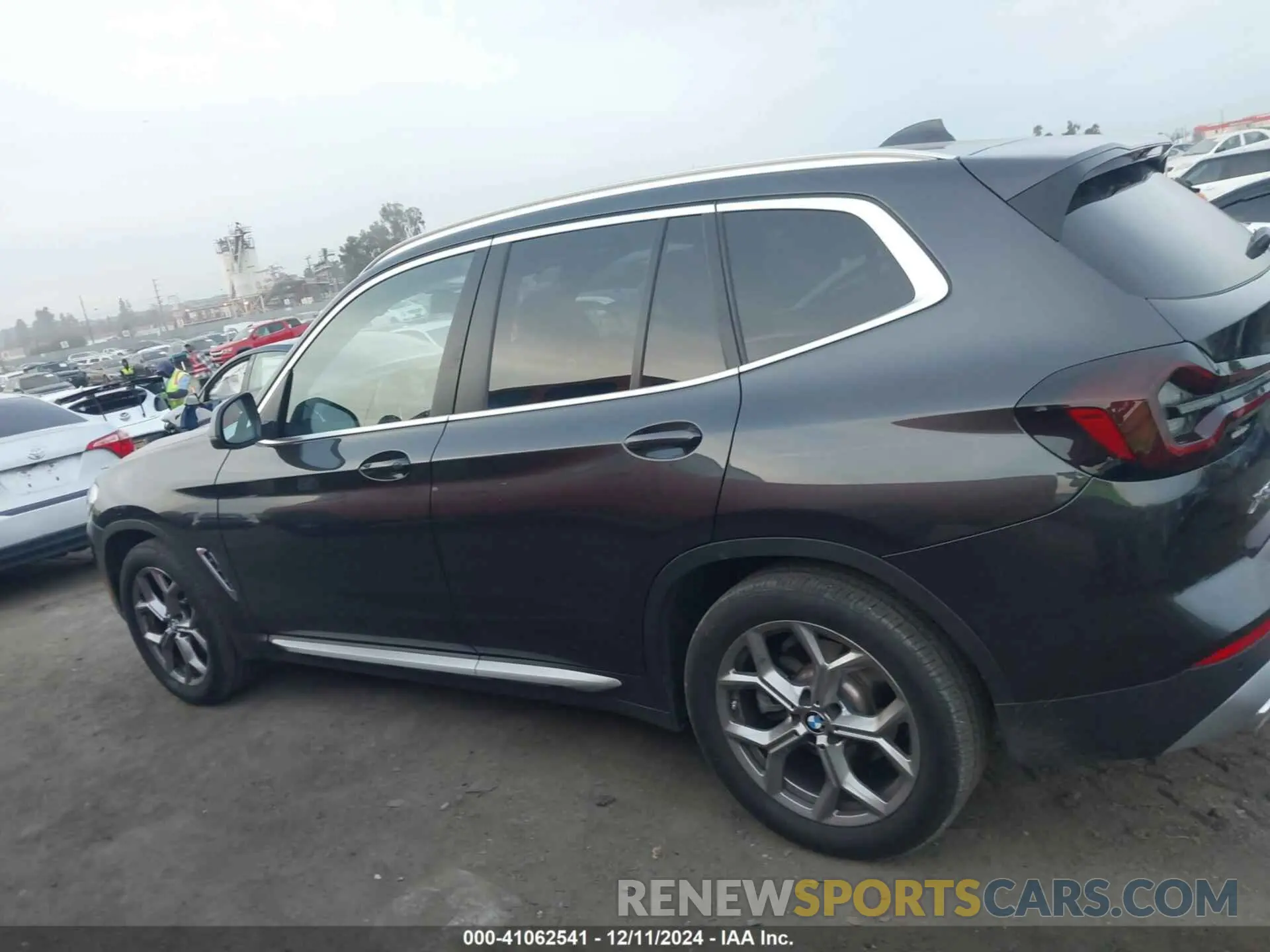 14 Photograph of a damaged car 5UX43DP02R9W28736 BMW X3 2024