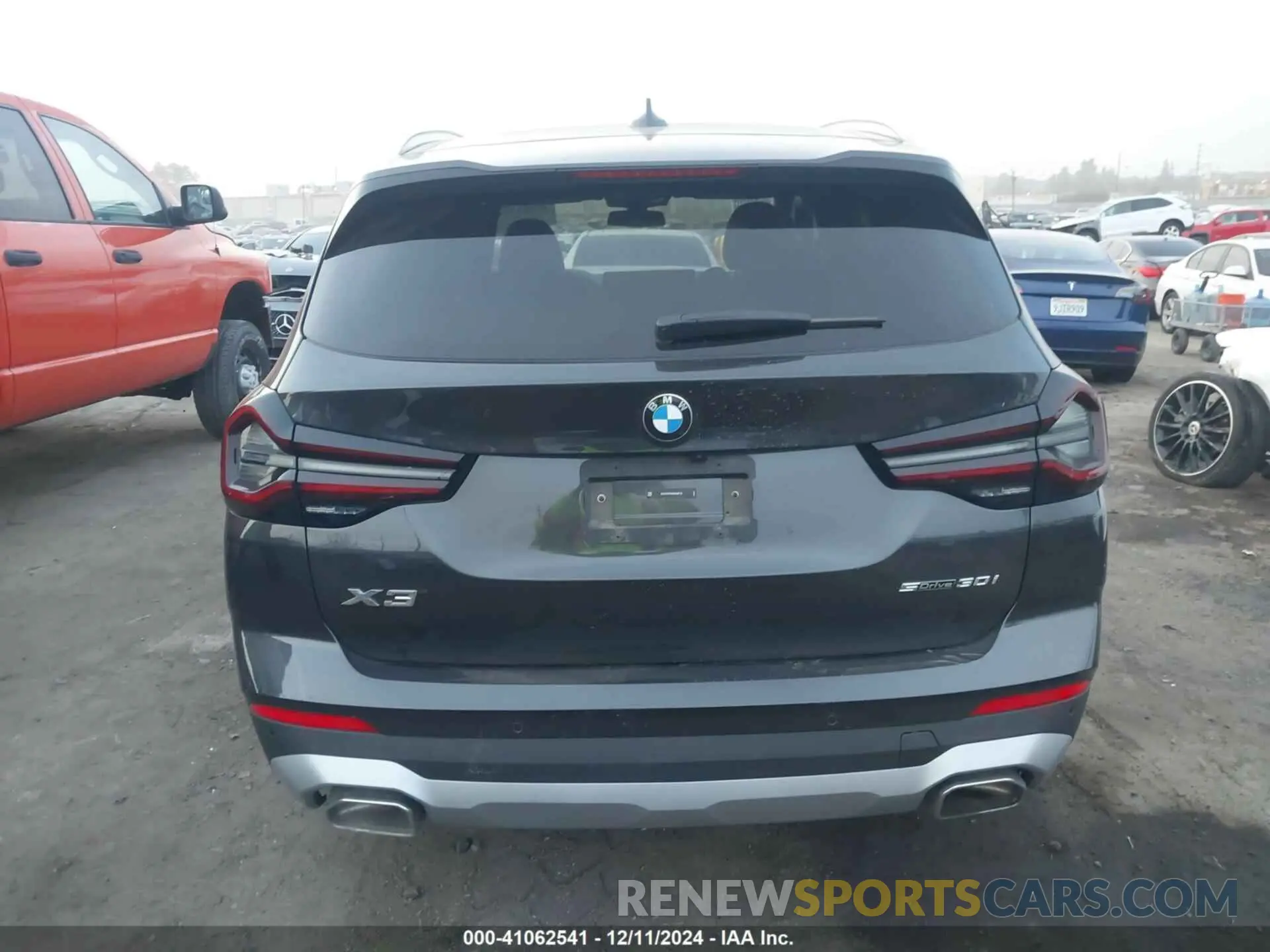 16 Photograph of a damaged car 5UX43DP02R9W28736 BMW X3 2024