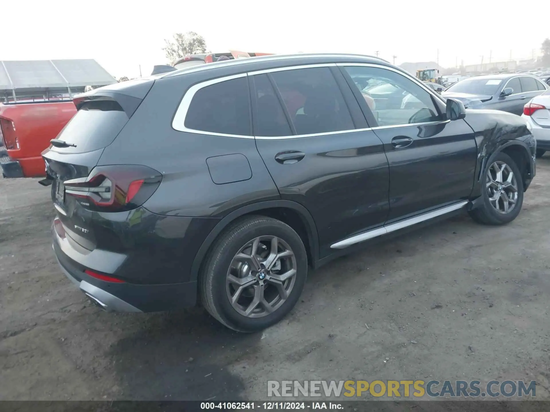 4 Photograph of a damaged car 5UX43DP02R9W28736 BMW X3 2024