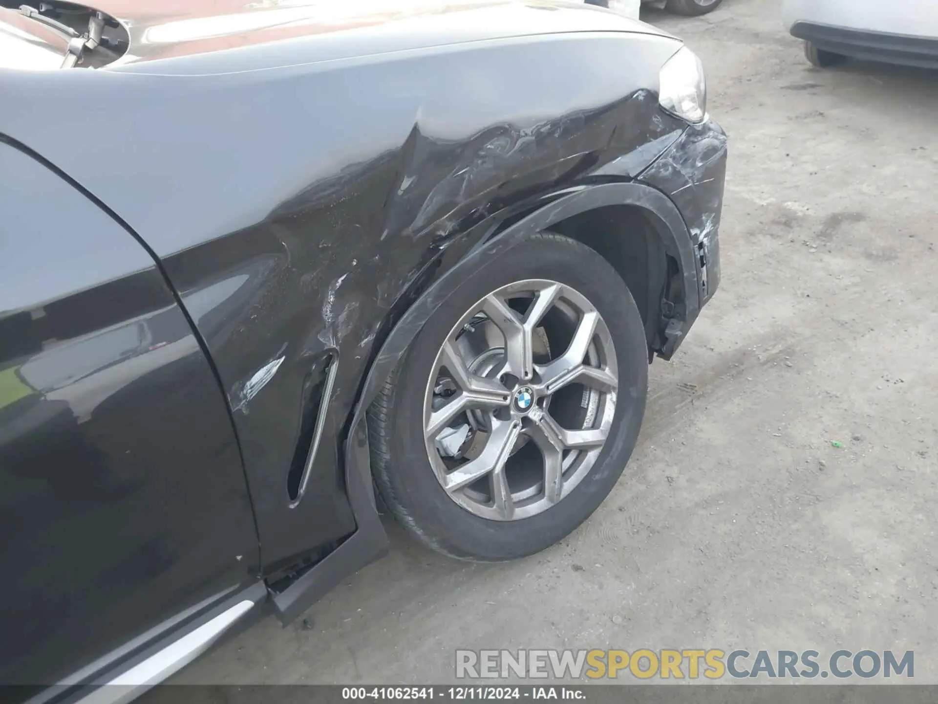 6 Photograph of a damaged car 5UX43DP02R9W28736 BMW X3 2024