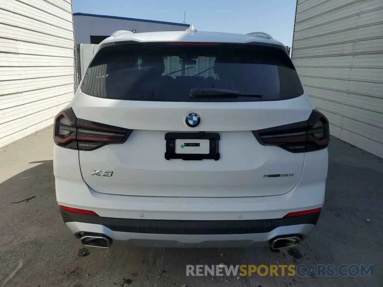 6 Photograph of a damaged car 5UX43DP02R9X09297 BMW X3 2024