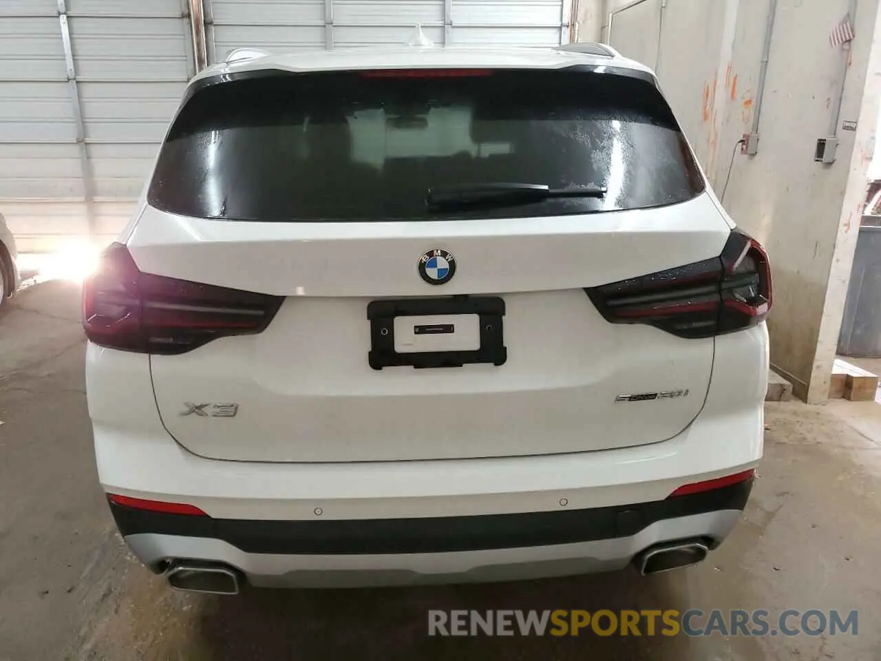 6 Photograph of a damaged car 5UX43DP02R9X15522 BMW X3 2024