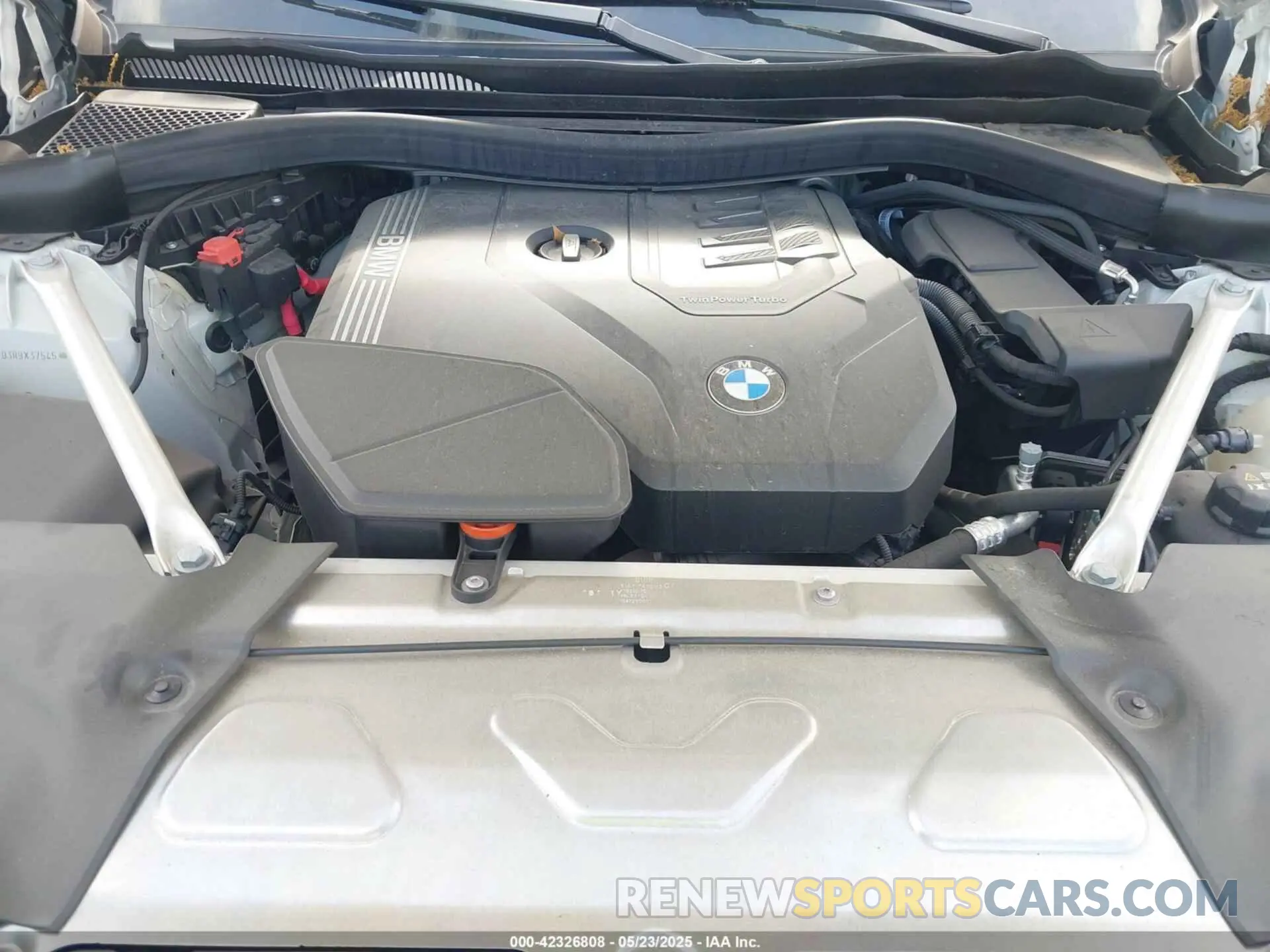 10 Photograph of a damaged car 5UX43DP03R9X37545 BMW X3 2024