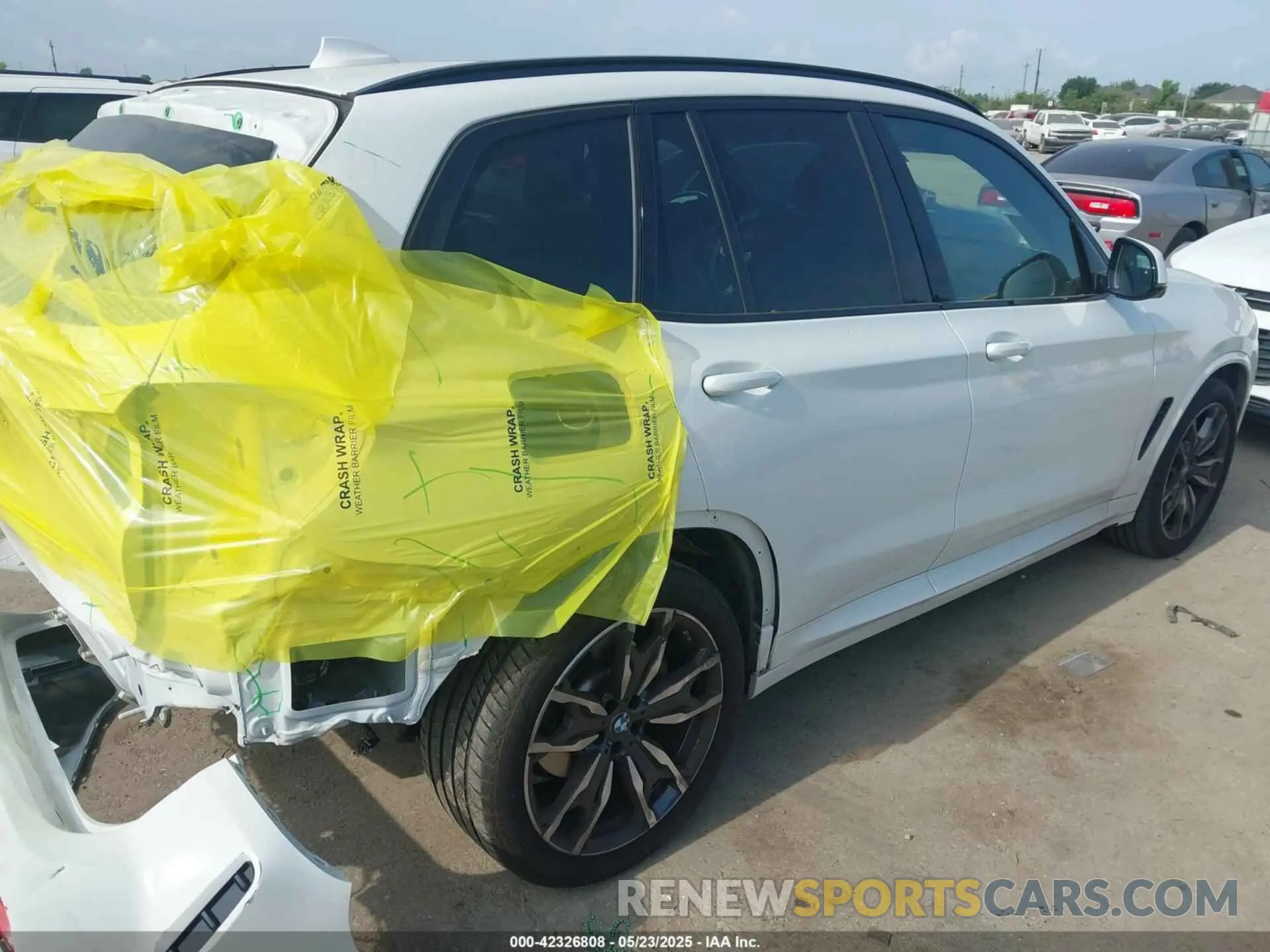 4 Photograph of a damaged car 5UX43DP03R9X37545 BMW X3 2024