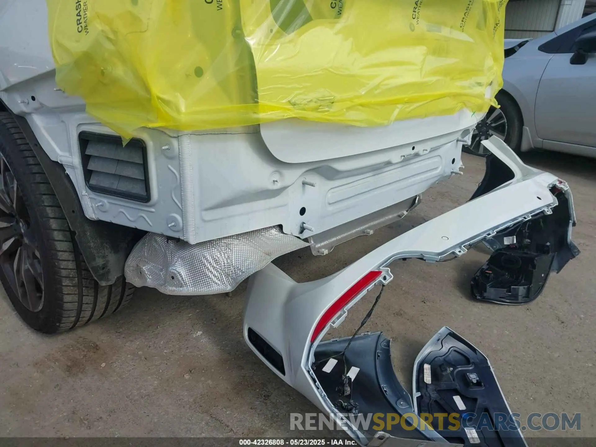 6 Photograph of a damaged car 5UX43DP03R9X37545 BMW X3 2024